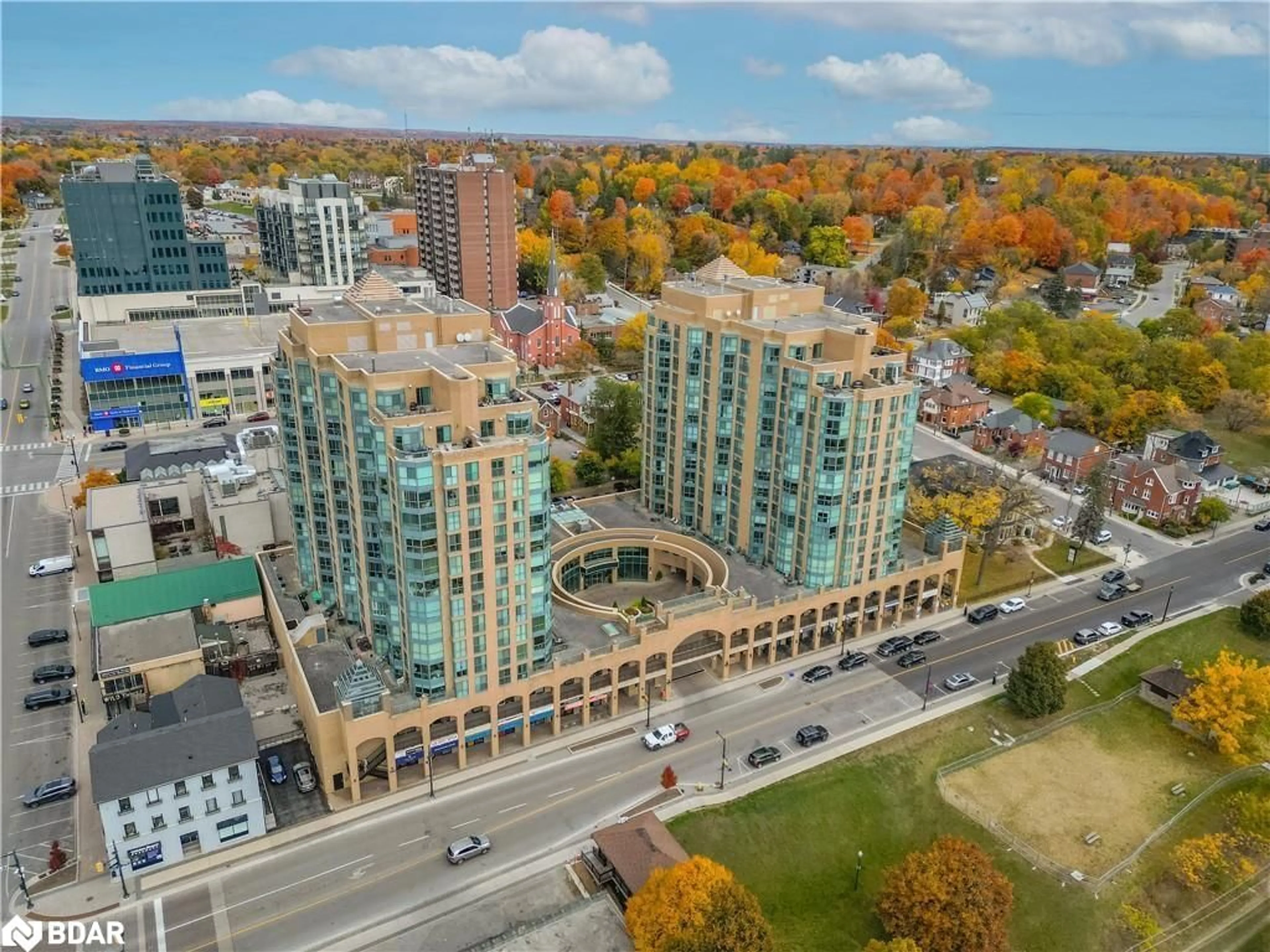 A pic from outside/outdoor area/front of a property/back of a property/a pic from drone, city buildings view from balcony for 140 Dunlop St #609, Barrie Ontario L4M 6H9