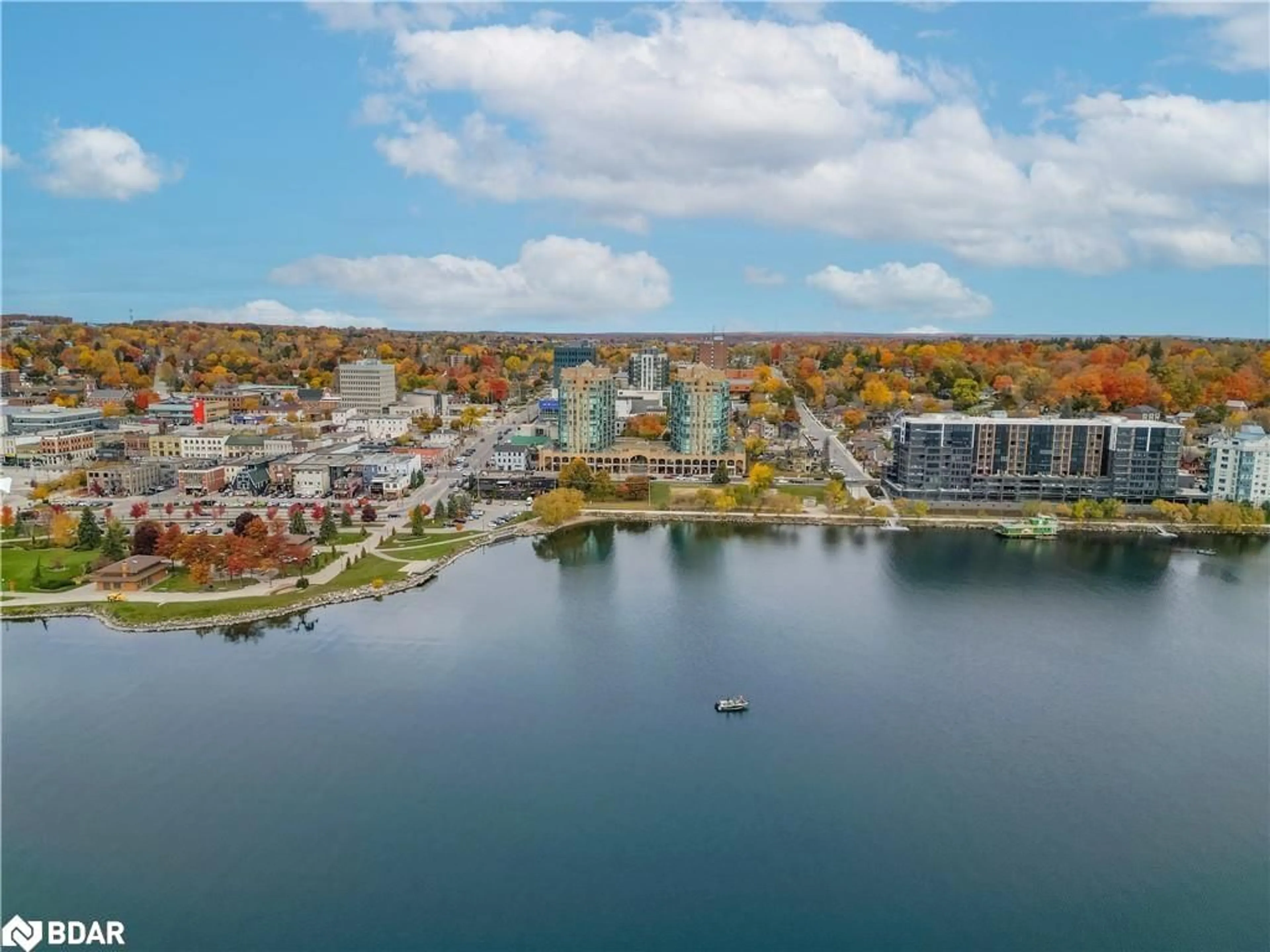 A pic from outside/outdoor area/front of a property/back of a property/a pic from drone, water/lake/river/ocean view for 140 Dunlop St #609, Barrie Ontario L4M 6H9