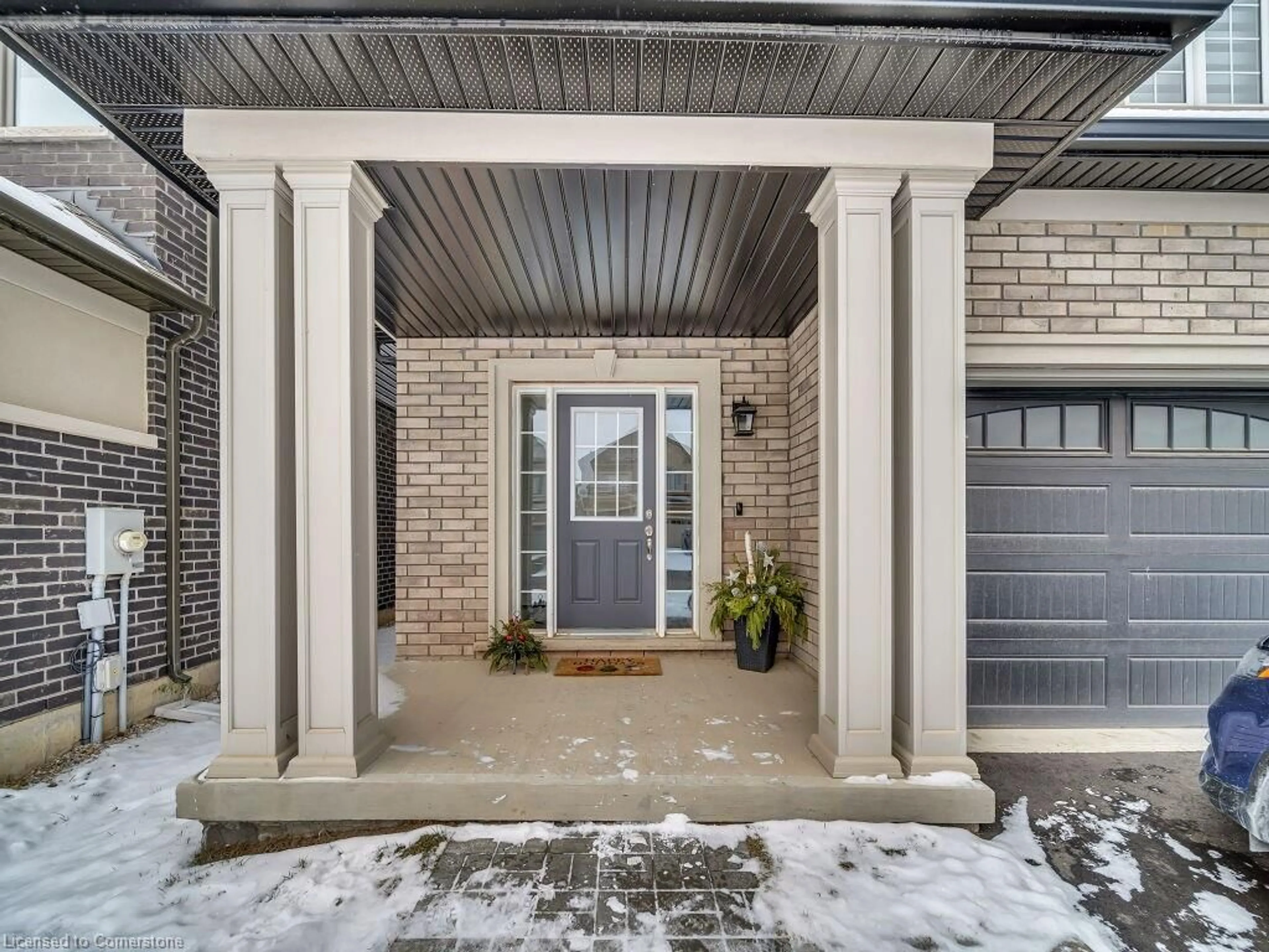 Indoor entryway for 10 Brewis St, Paris Ontario N3L 0L2