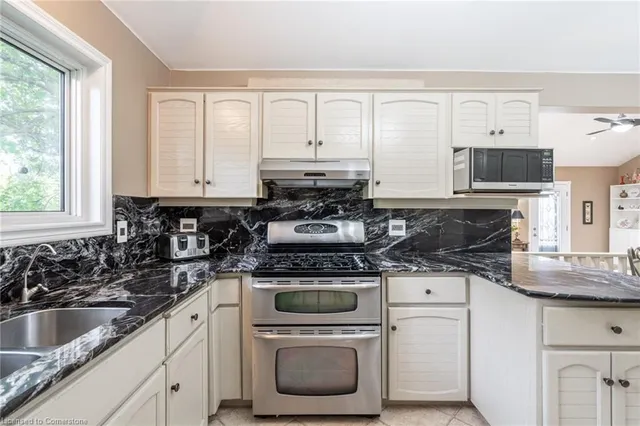 Additional property image - 956 Lynden Rd