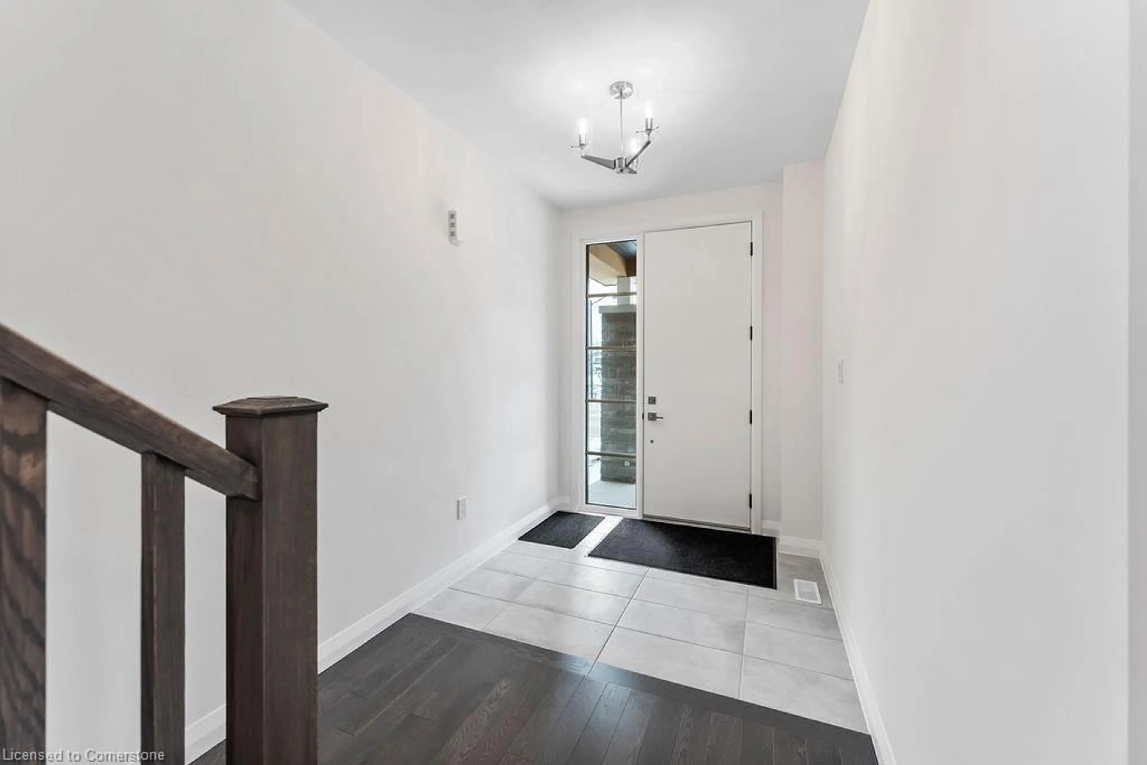 Indoor entryway for 199 Alessio Drive, Hamilton Ontario L9B 0K4