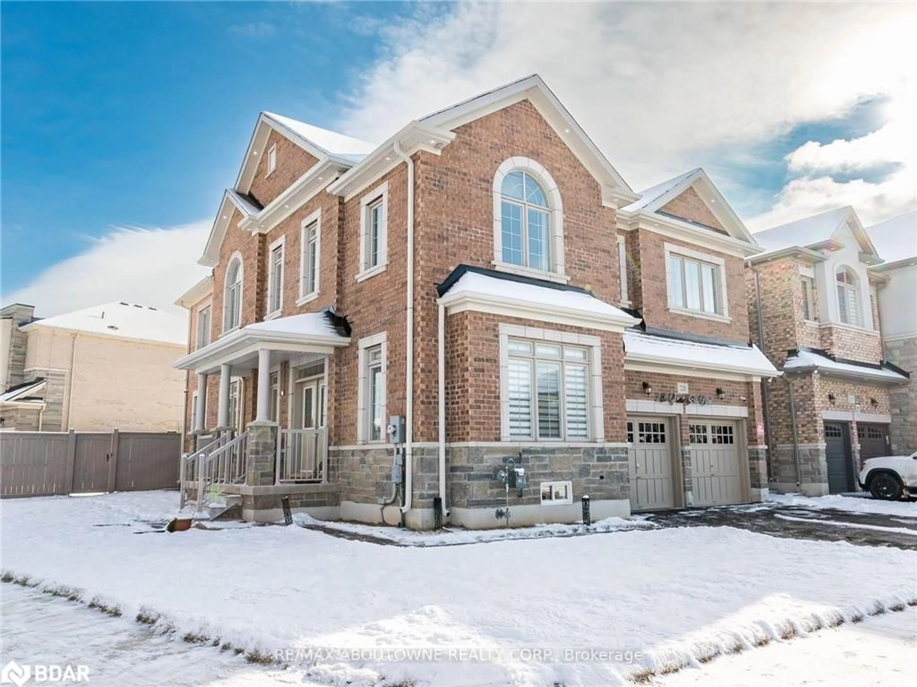 Home with brick exterior material, street for 220 Great Falls Blvd, Waterdown Ontario L8B 1Z1