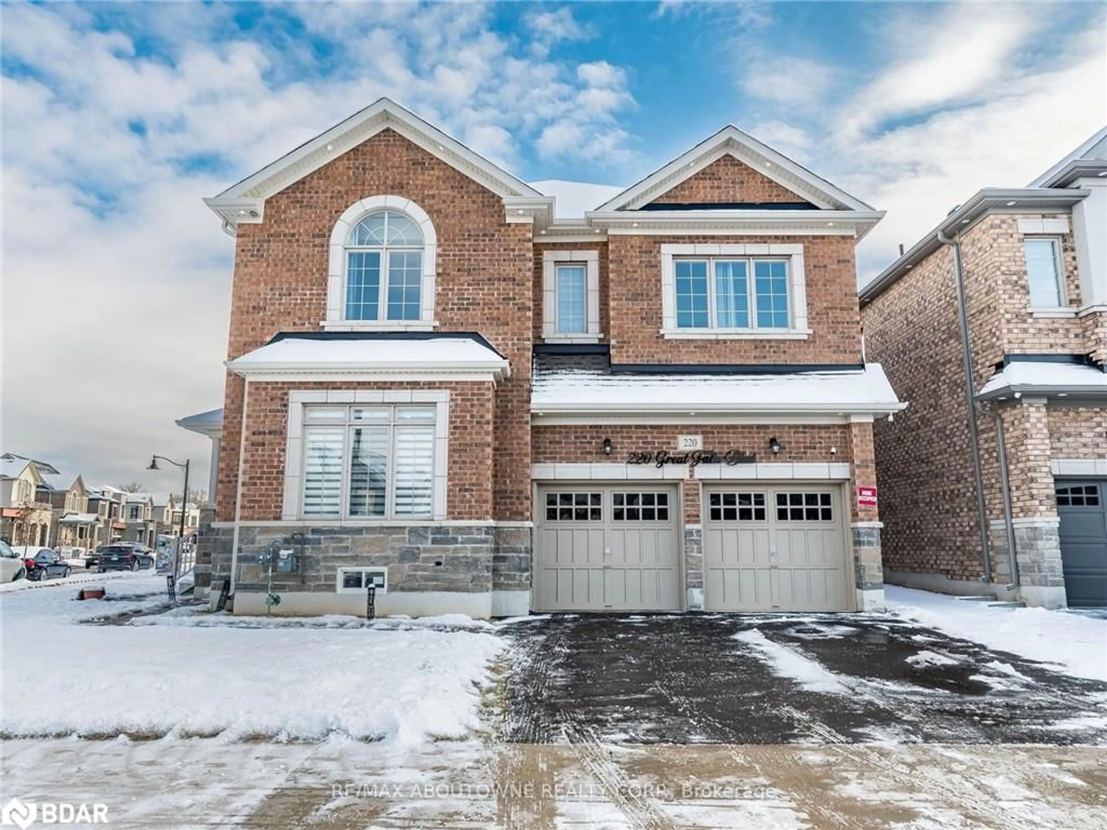 Home with brick exterior material, street for 220 Great Falls Blvd, Waterdown Ontario L8B 1Z1