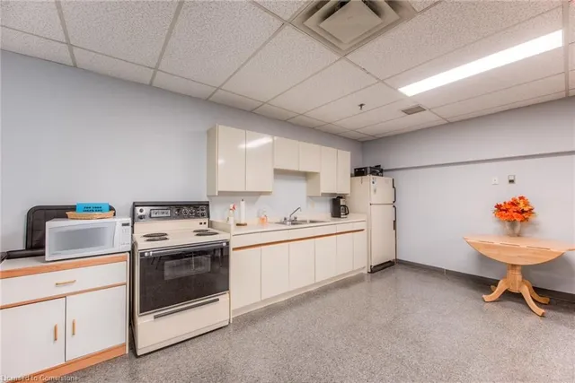 Additional property image - 3267 King St Unit 108