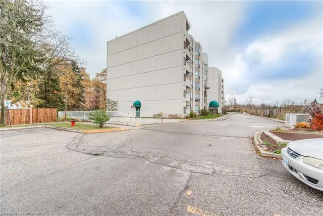 Additional property image - 3267 King St Unit 108