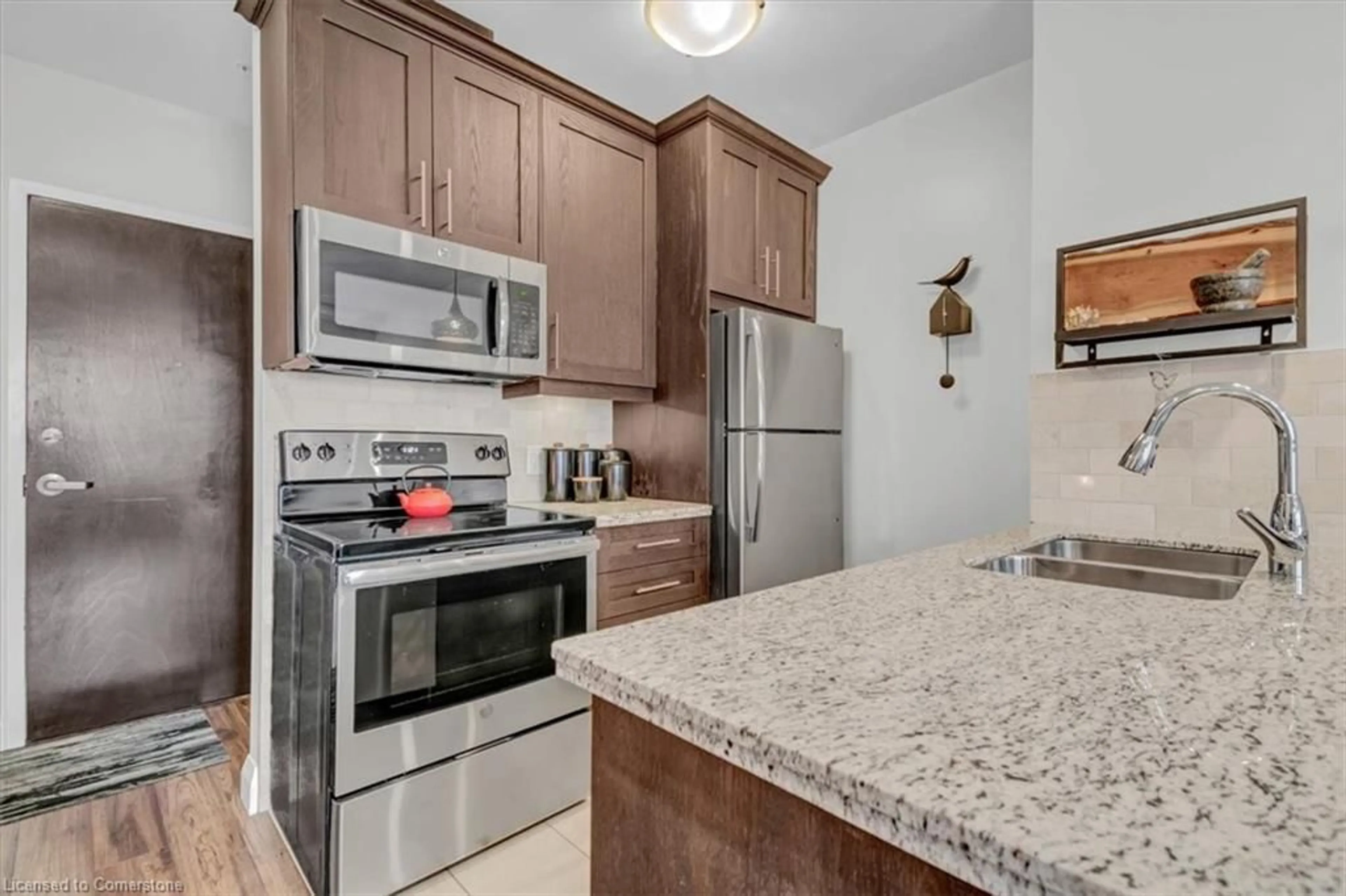 Standard kitchen, ceramic/tile floor for 118 King St #1118, Hamilton Ontario L8N 0A9