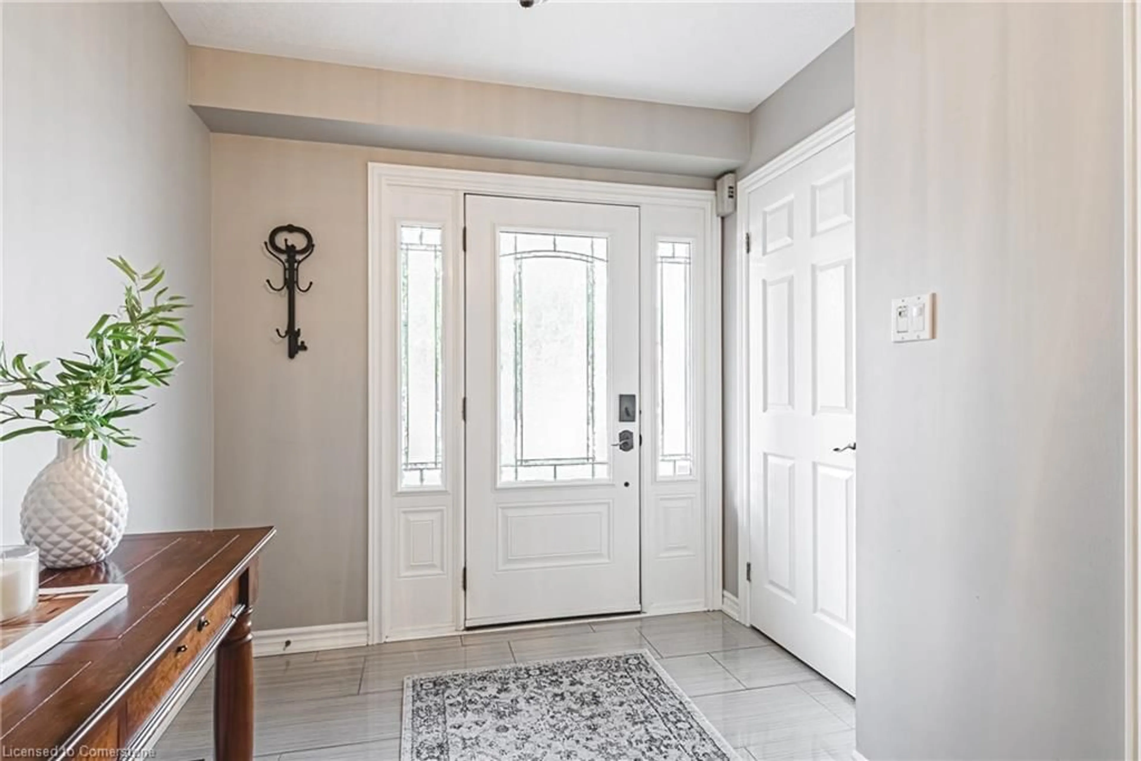 Indoor entryway for 94 Valmont St, Ancaster Ontario L9G 4Z4