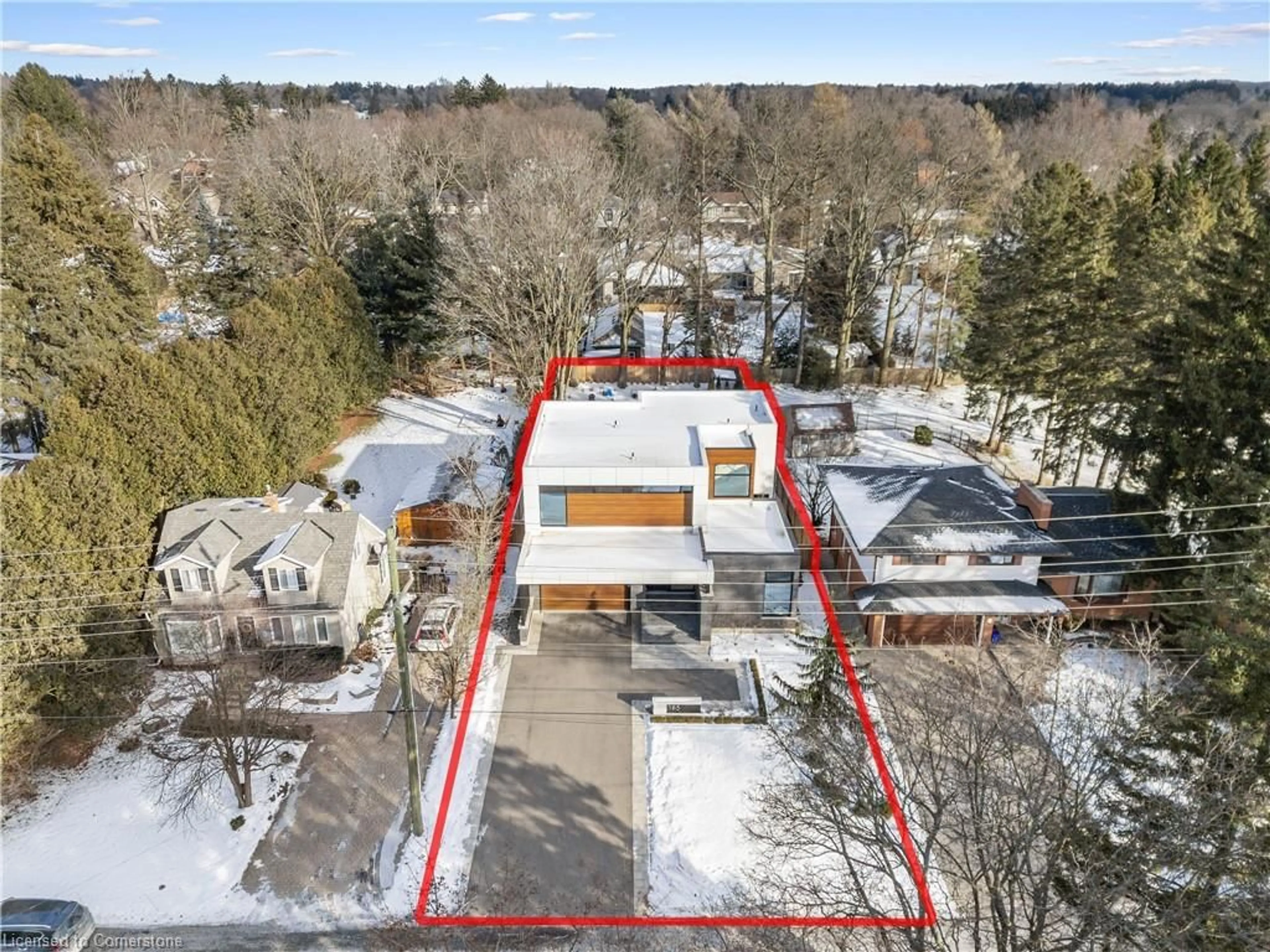 A pic from outside/outdoor area/front of a property/back of a property/a pic from drone, street for 185 Valleyview Dr, Ancaster Ontario L9G 2A7