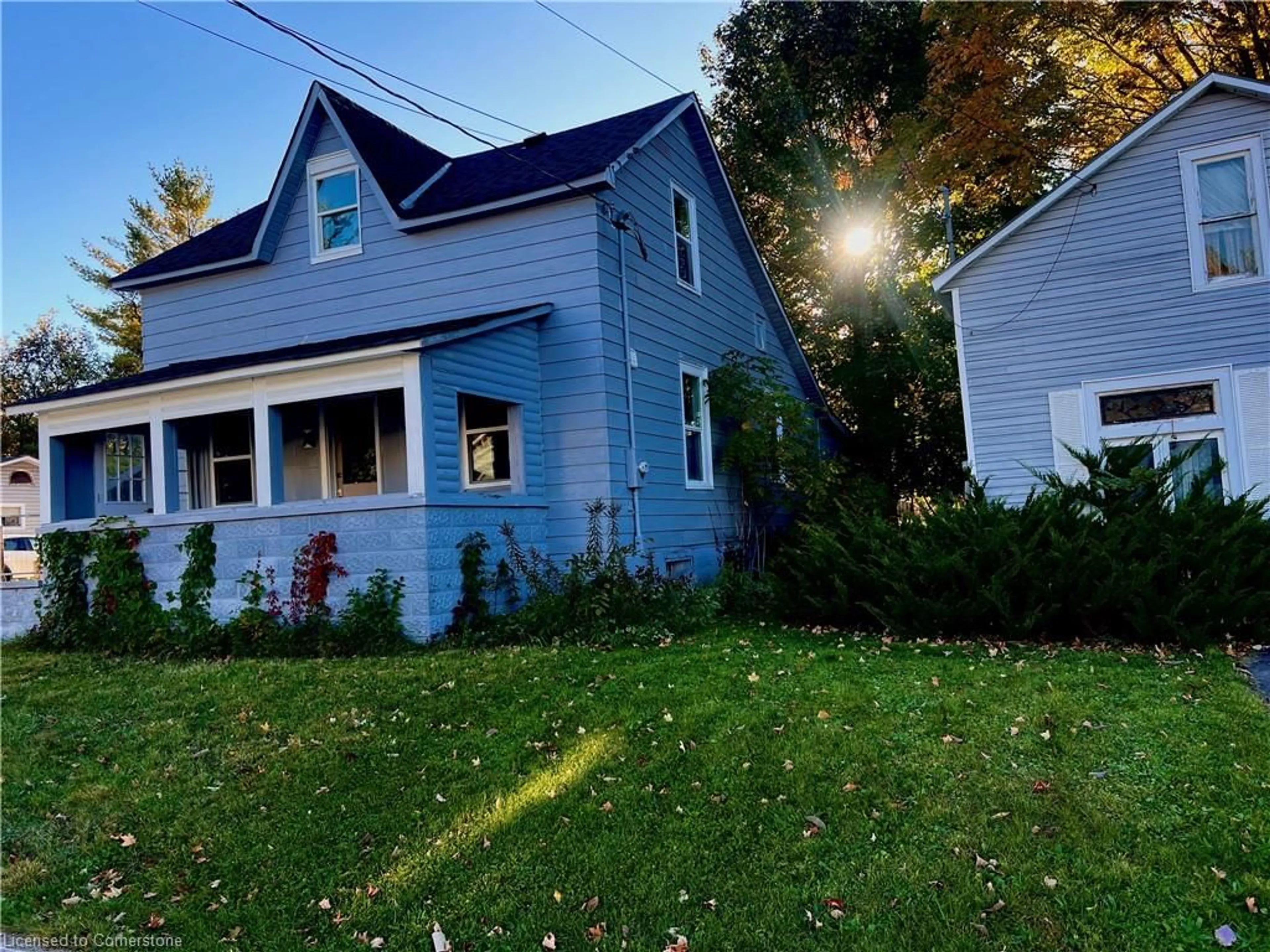 A pic from outside/outdoor area/front of a property/back of a property/a pic from drone, street for 172 Henry St, Meaford Ontario N4L 1E1