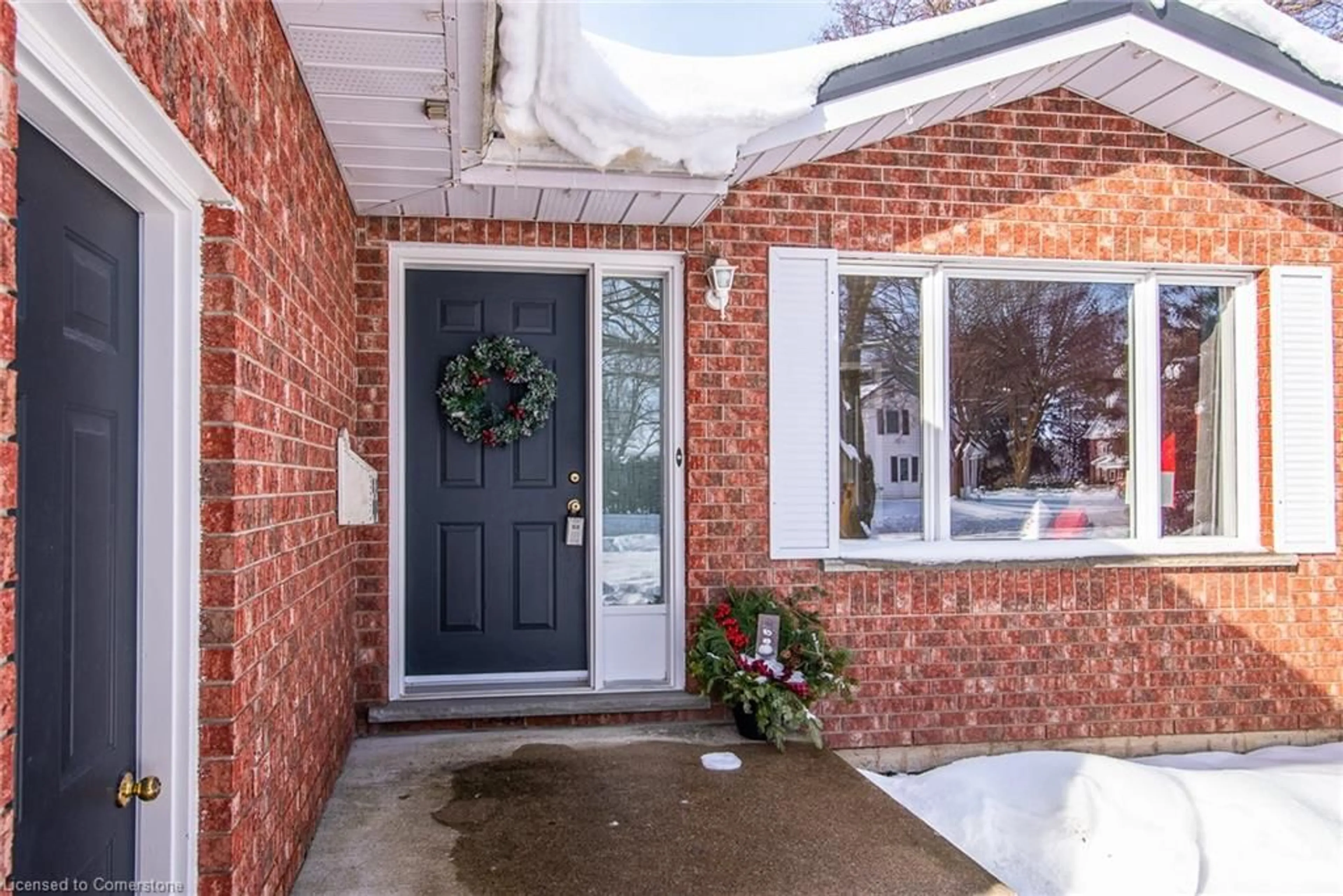 Indoor entryway for 2 St Marys St, Milverton Ontario N0K 1M0