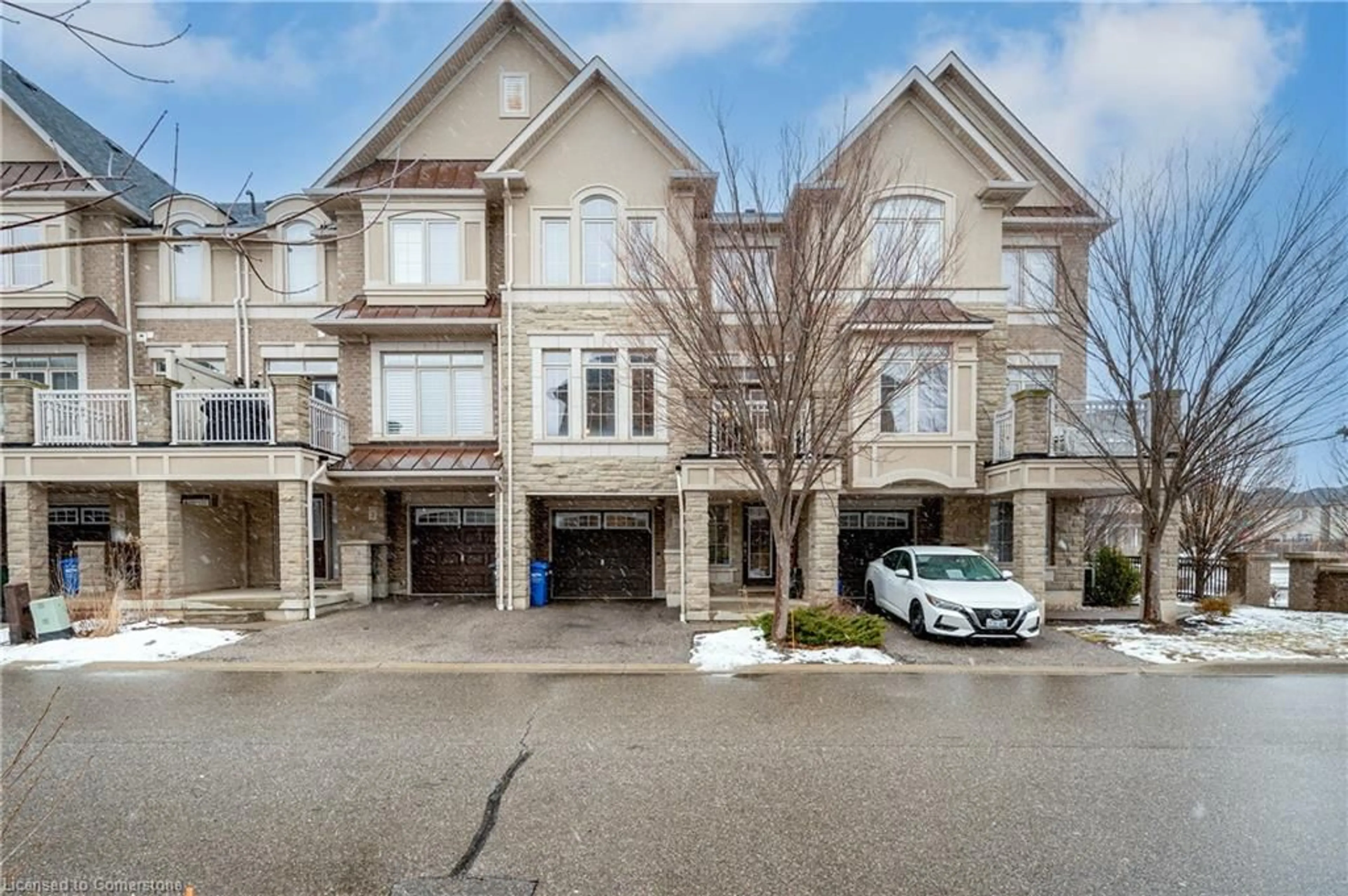 A pic from outside/outdoor area/front of a property/back of a property/a pic from drone, street for 2435 Greenwich Dr #1, Oakville Ontario L6M 0S4