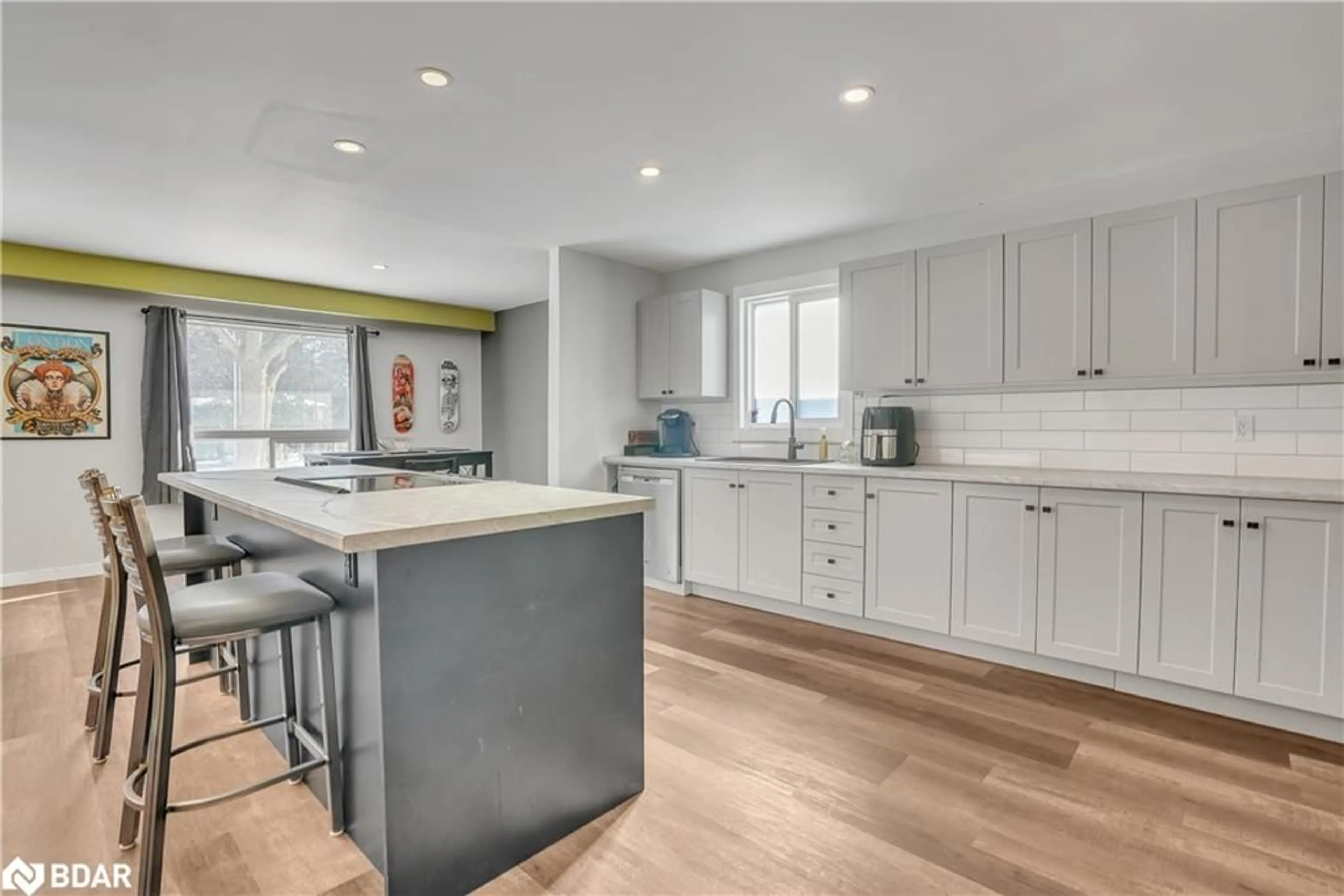 Open concept kitchen, unknown for 2326 25 Sideroad Rd, Innisfil Ontario L9S 2G2