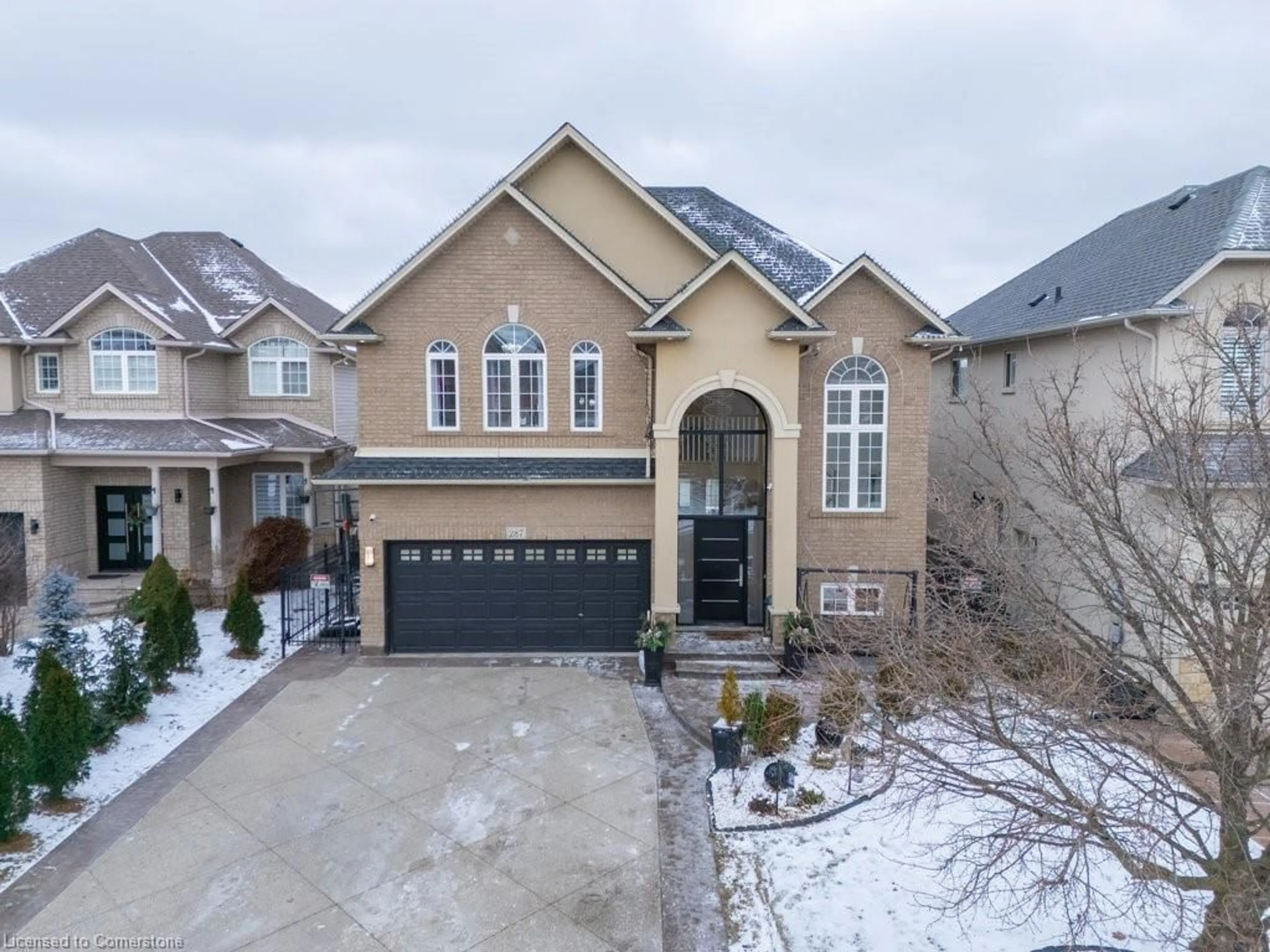 A pic from outside/outdoor area/front of a property/back of a property/a pic from drone, street for 287 Cloverleaf Dr, Hamilton Ontario L9K 1T1