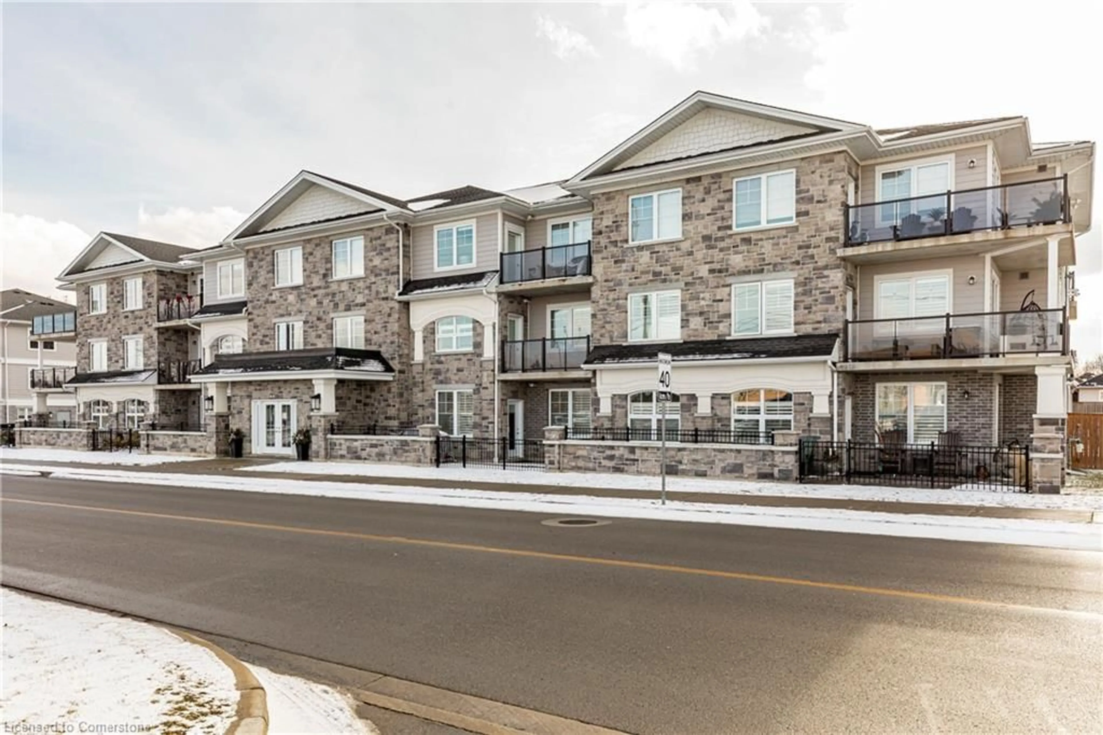 Patio, building for 65 Haddington St #203, Caledonia Ontario N3W 2H2