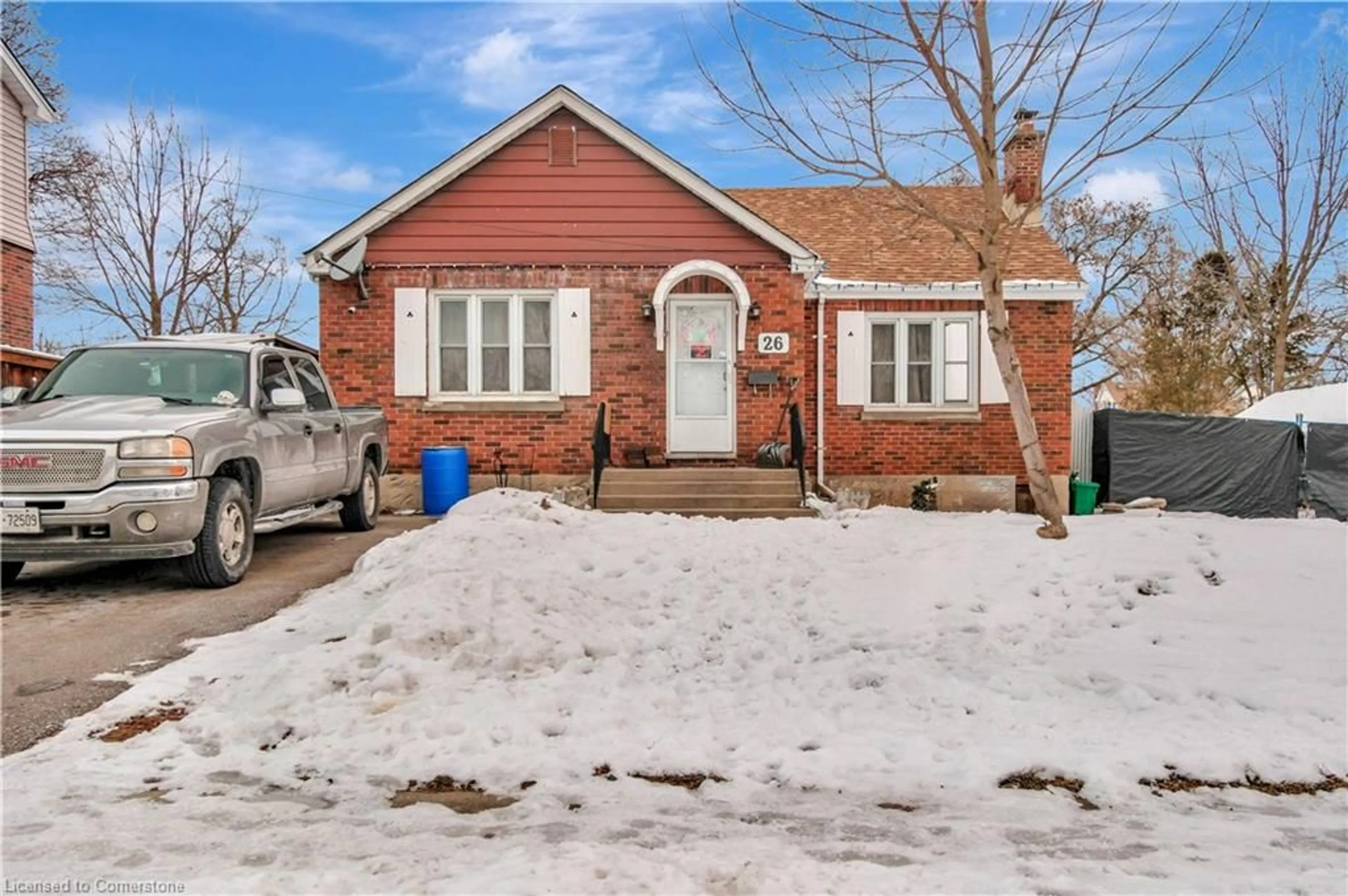 Home with brick exterior material, street for 26 Second Ave, Cambridge Ontario N1S 2C1