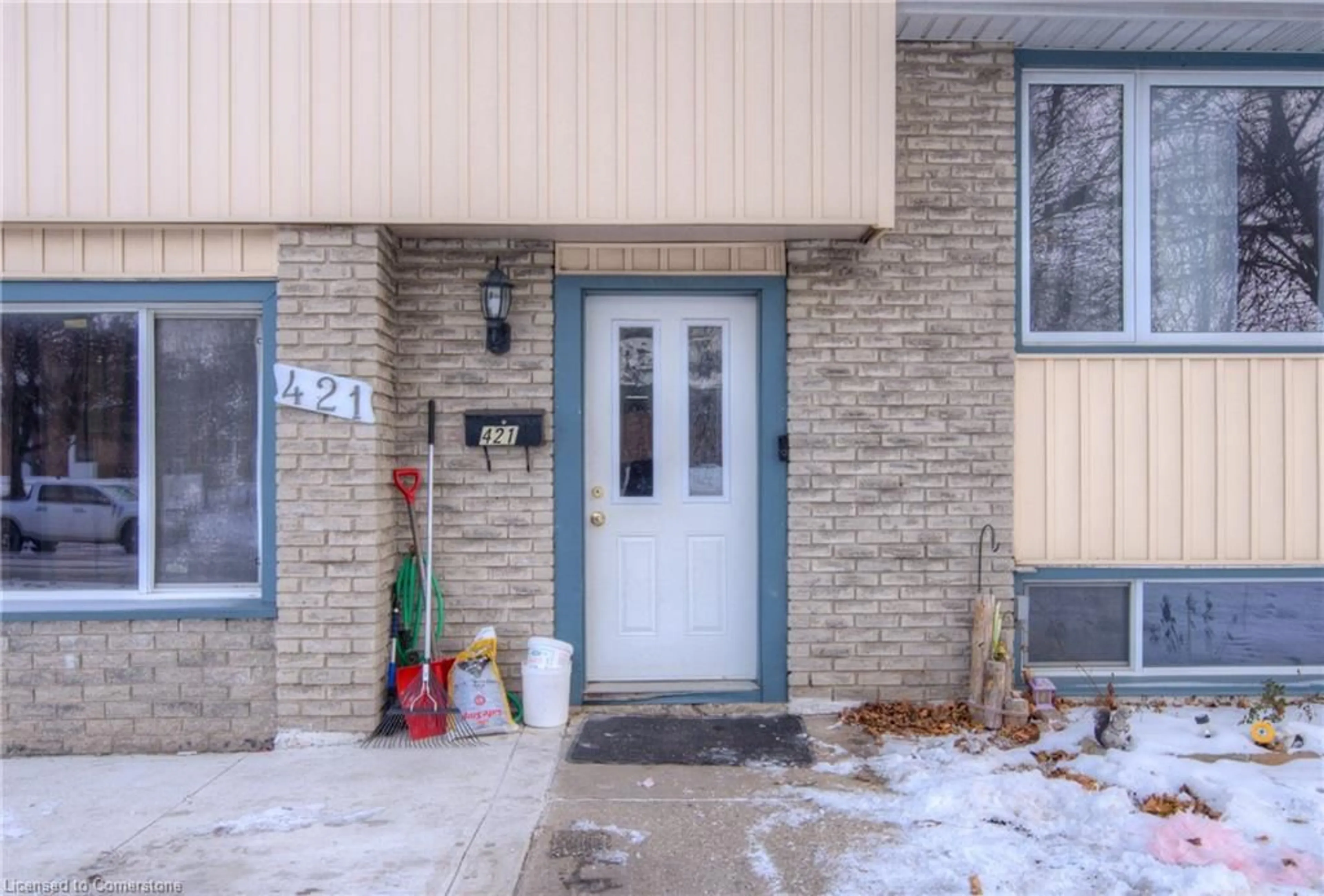 Indoor entryway for 421 Preston Pky, Cambridge Ontario N3H 4X3