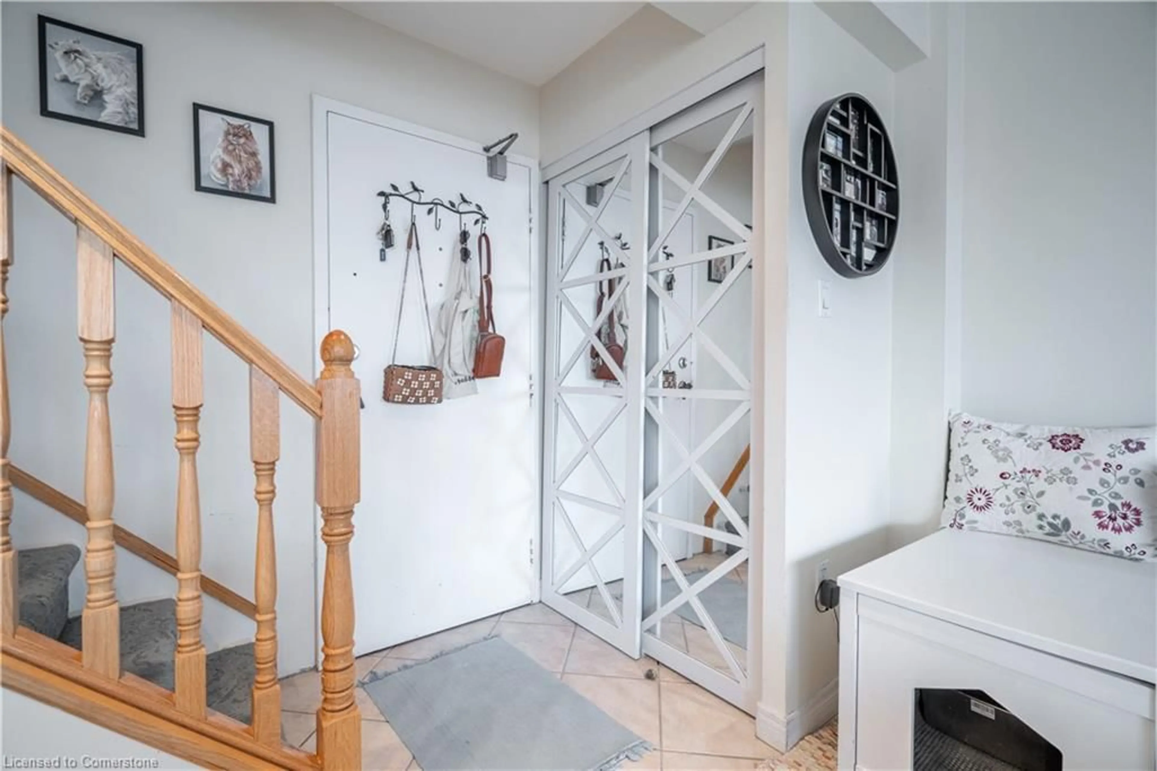 Indoor foyer for 10 John St #413, Dundas Ontario L9H 6J3