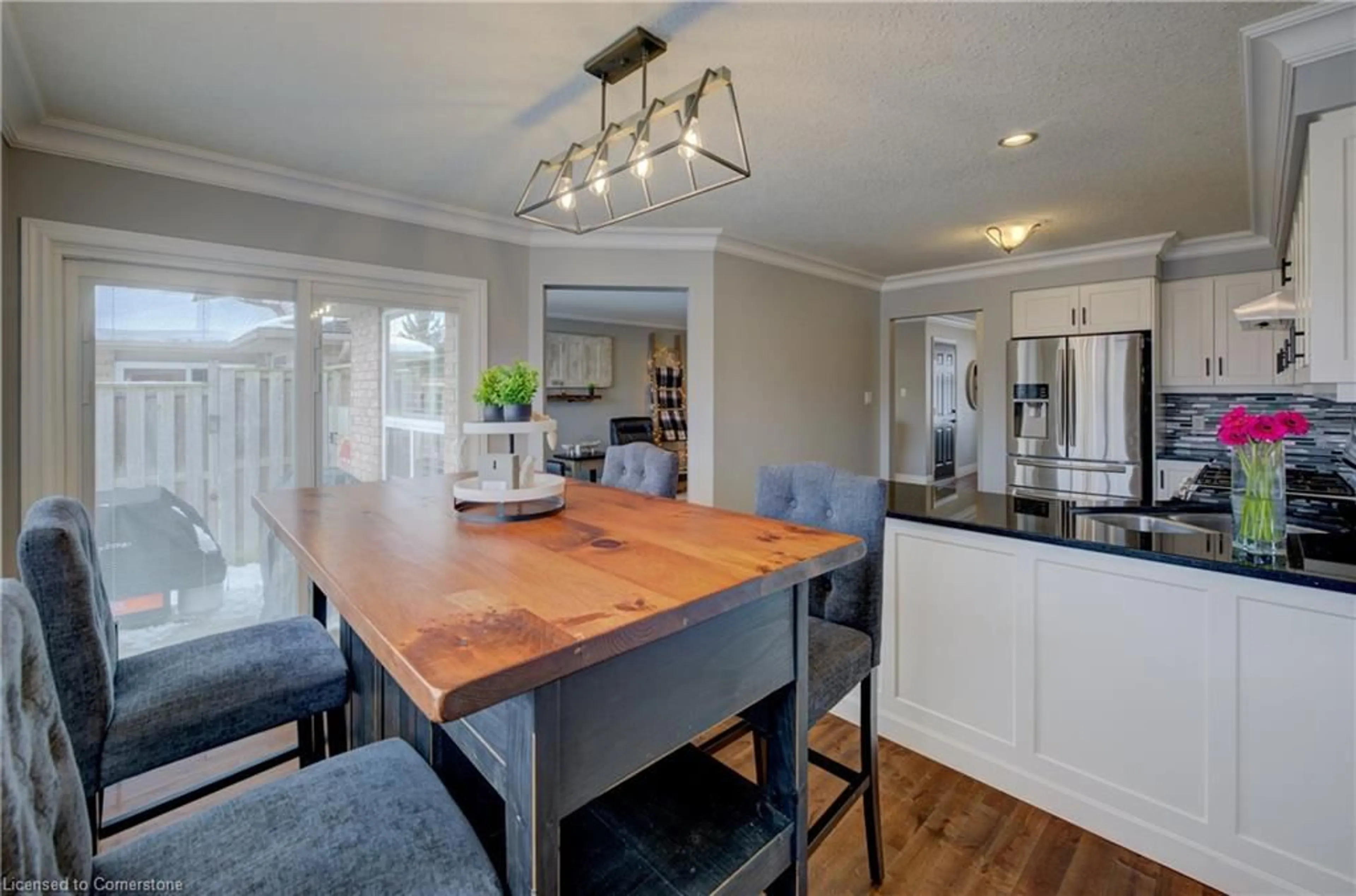 Open concept kitchen, wood/laminate floor for 124 Whittaker Cres, Cambridge Ontario N1T 1Y7