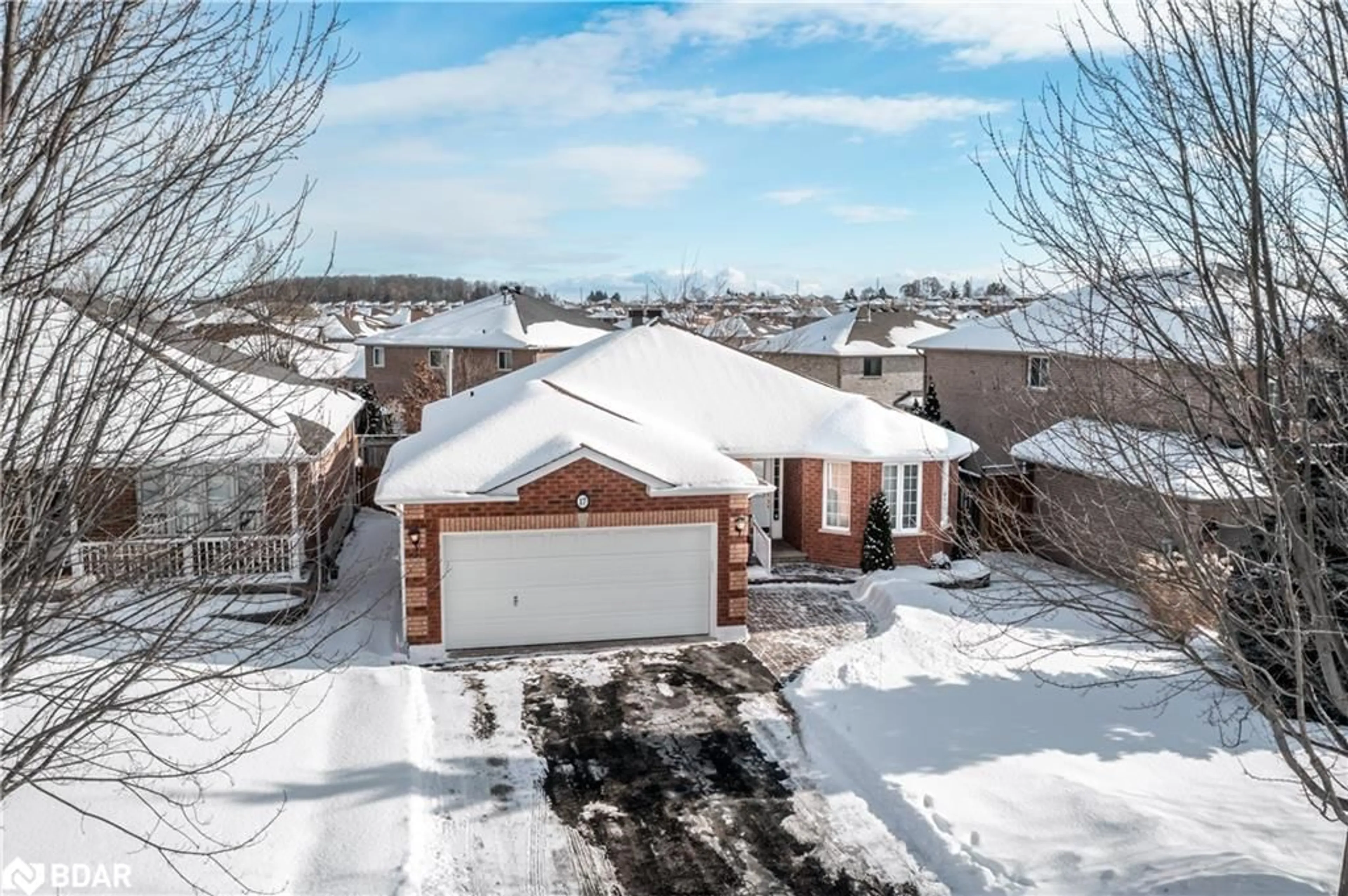 A pic from outside/outdoor area/front of a property/back of a property/a pic from drone, street for 17 Honey Cres, Barrie Ontario L4N 0V3