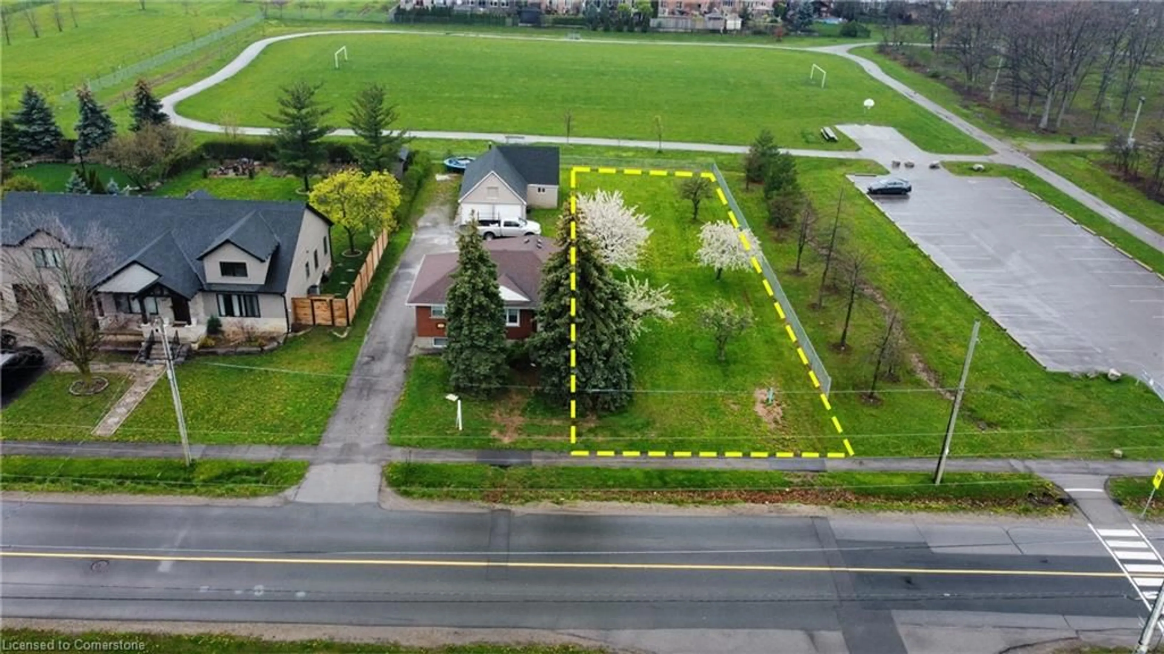 A pic from outside/outdoor area/front of a property/back of a property/a pic from drone, street for 1342 Barton St, Stoney Creek Ontario L8E 5L1