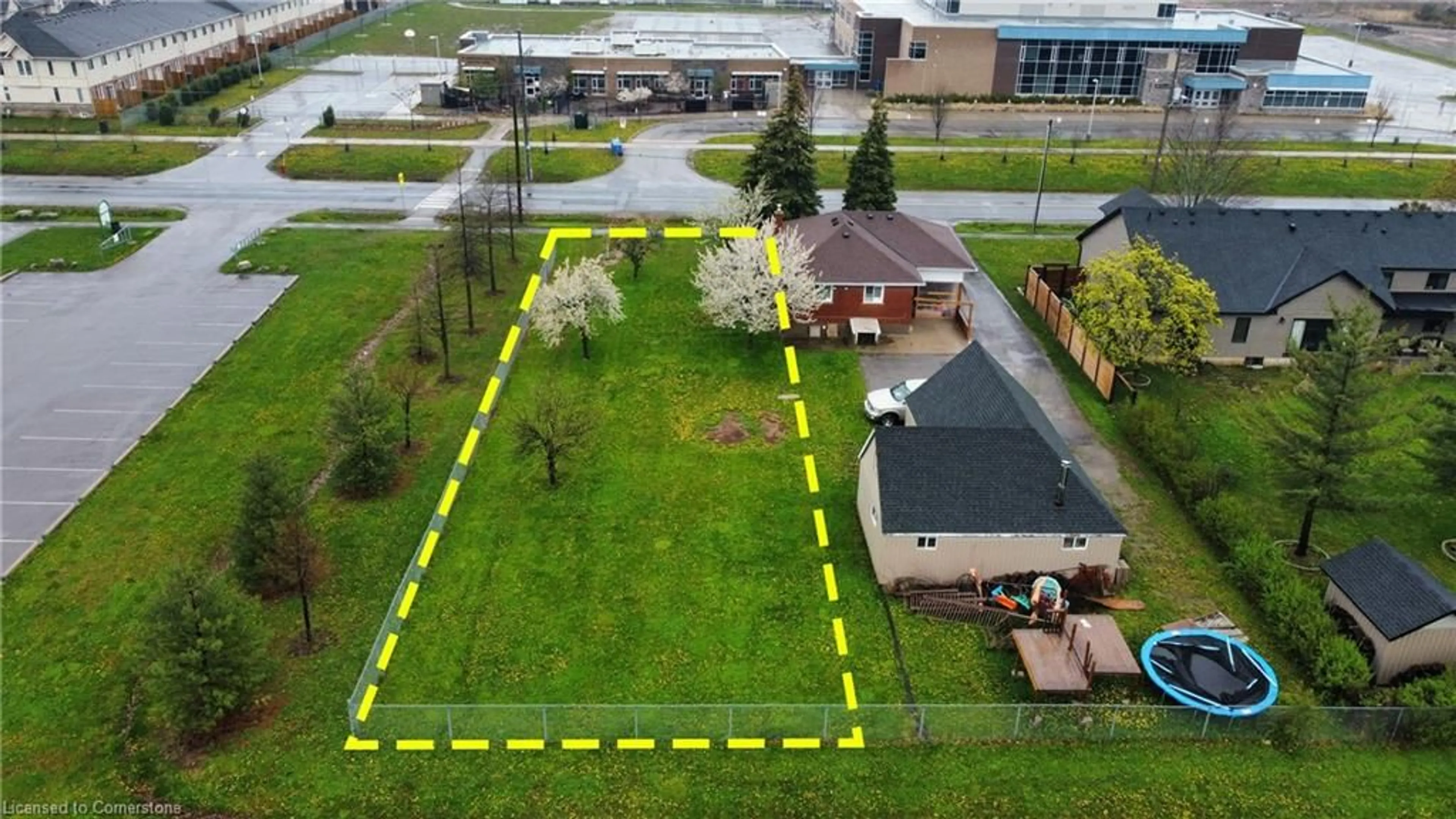 A pic from outside/outdoor area/front of a property/back of a property/a pic from drone, building for 1342 Barton St, Stoney Creek Ontario L8E 5L1