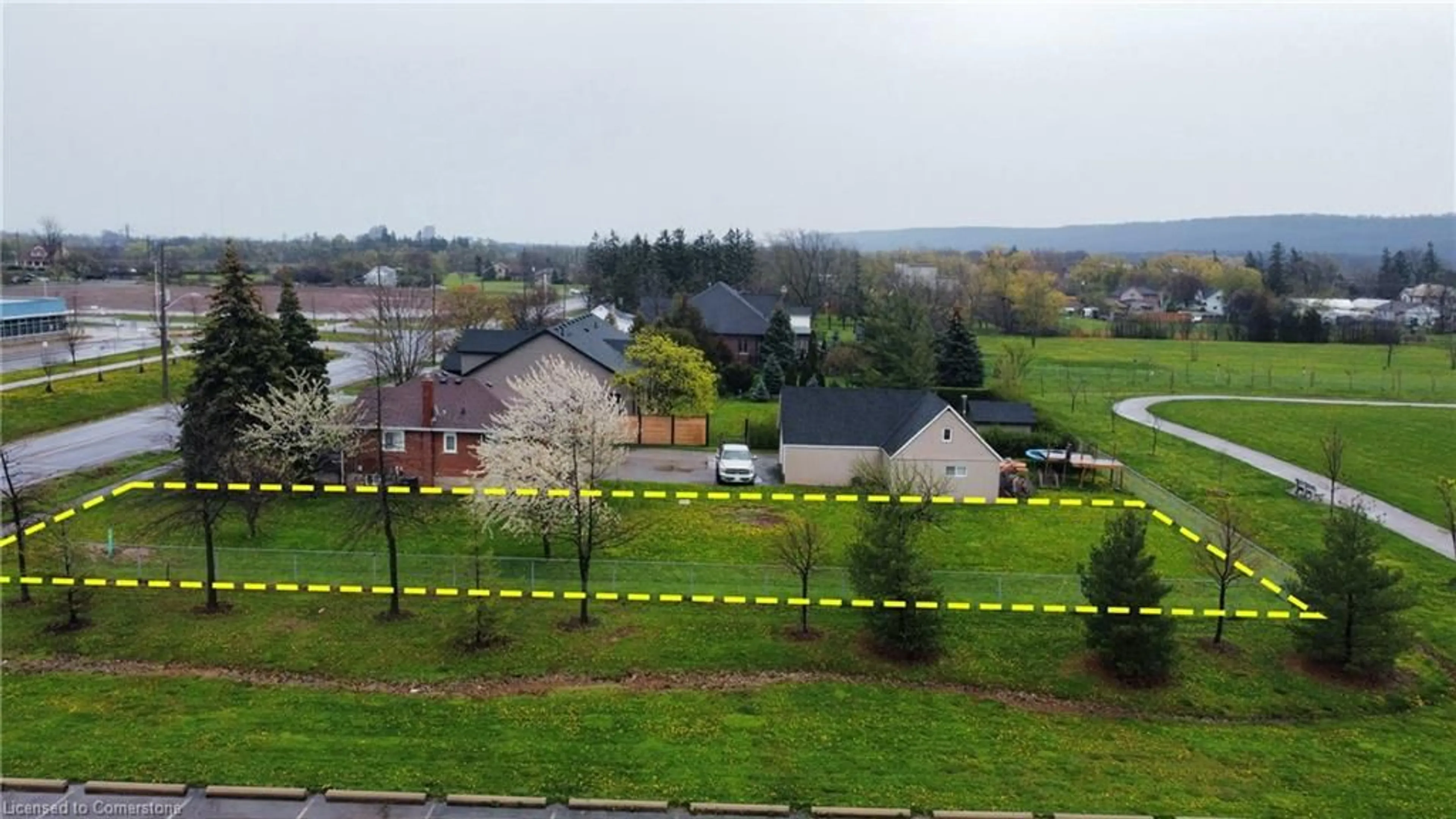 A pic from outside/outdoor area/front of a property/back of a property/a pic from drone, city buildings view from balcony for 1342 Barton St, Stoney Creek Ontario L8E 5L1