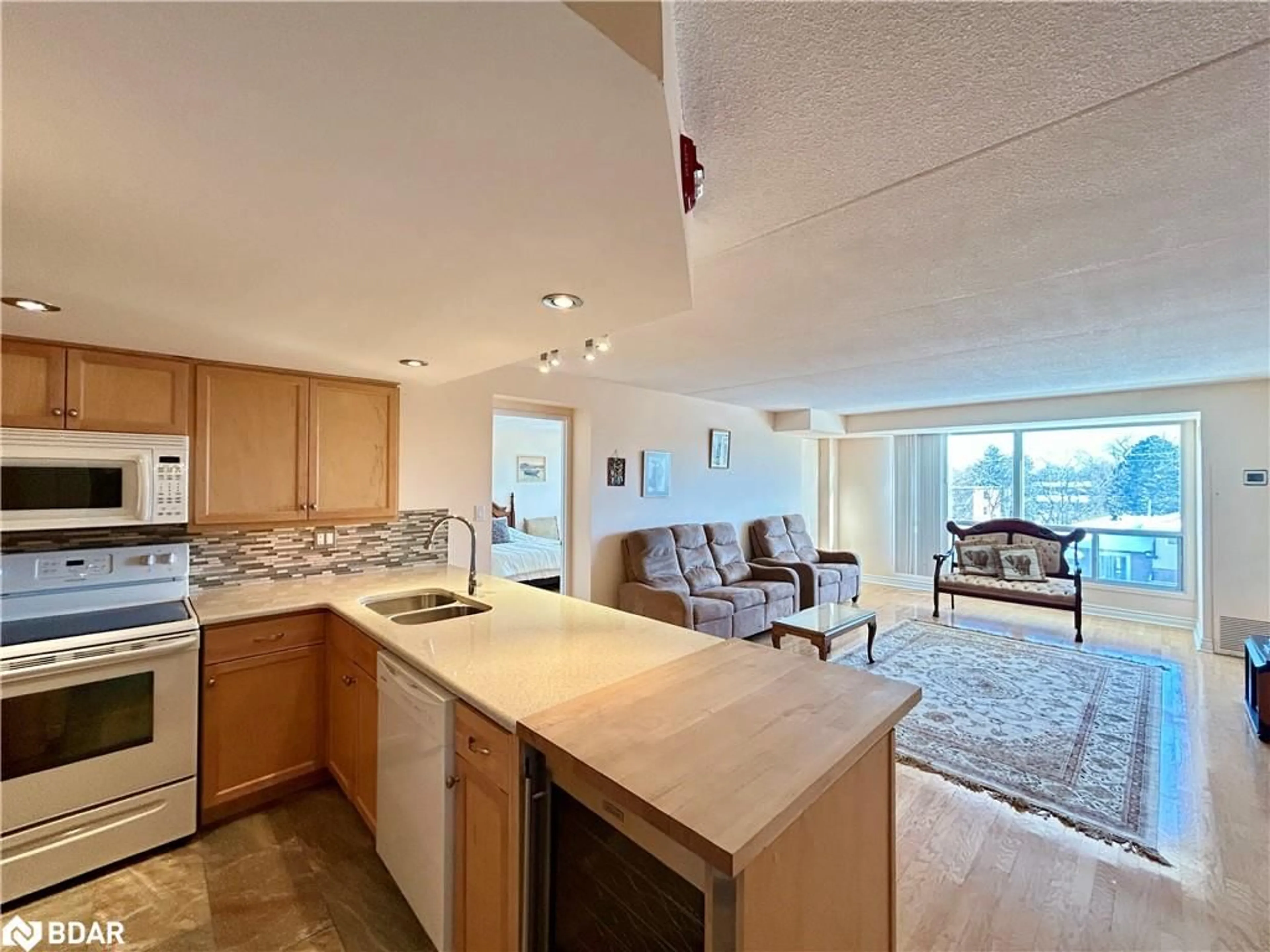 Open concept kitchen, unknown for 172 Eighth St #310, Collingwood Ontario L9Y 4T2