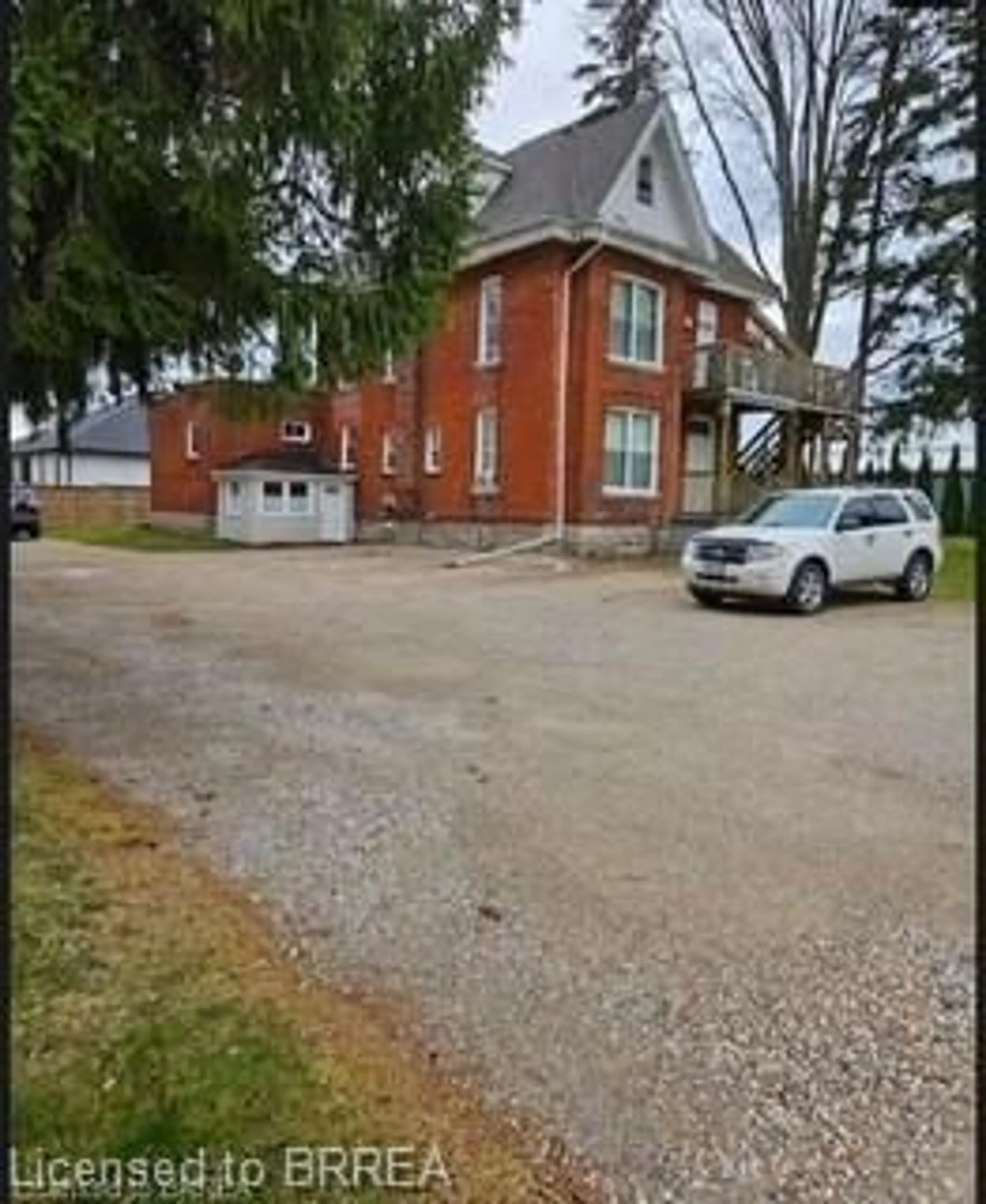 A pic from outside/outdoor area/front of a property/back of a property/a pic from drone, street for 117 Main St, Norwich Ontario N0J 1P0