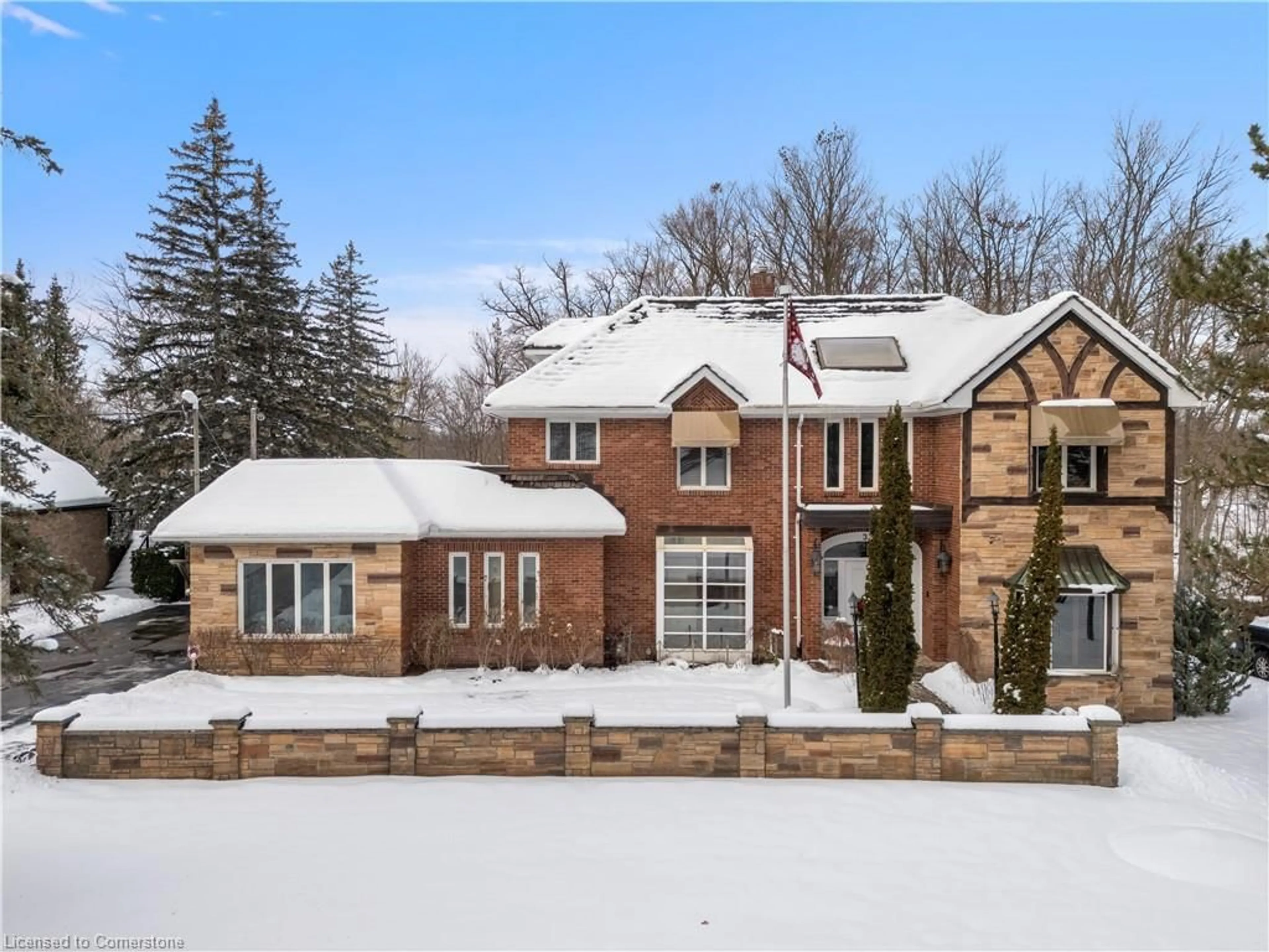 Home with brick exterior material, street for 32 Maple Hill Dr, Kitchener Ontario N2M 2R8