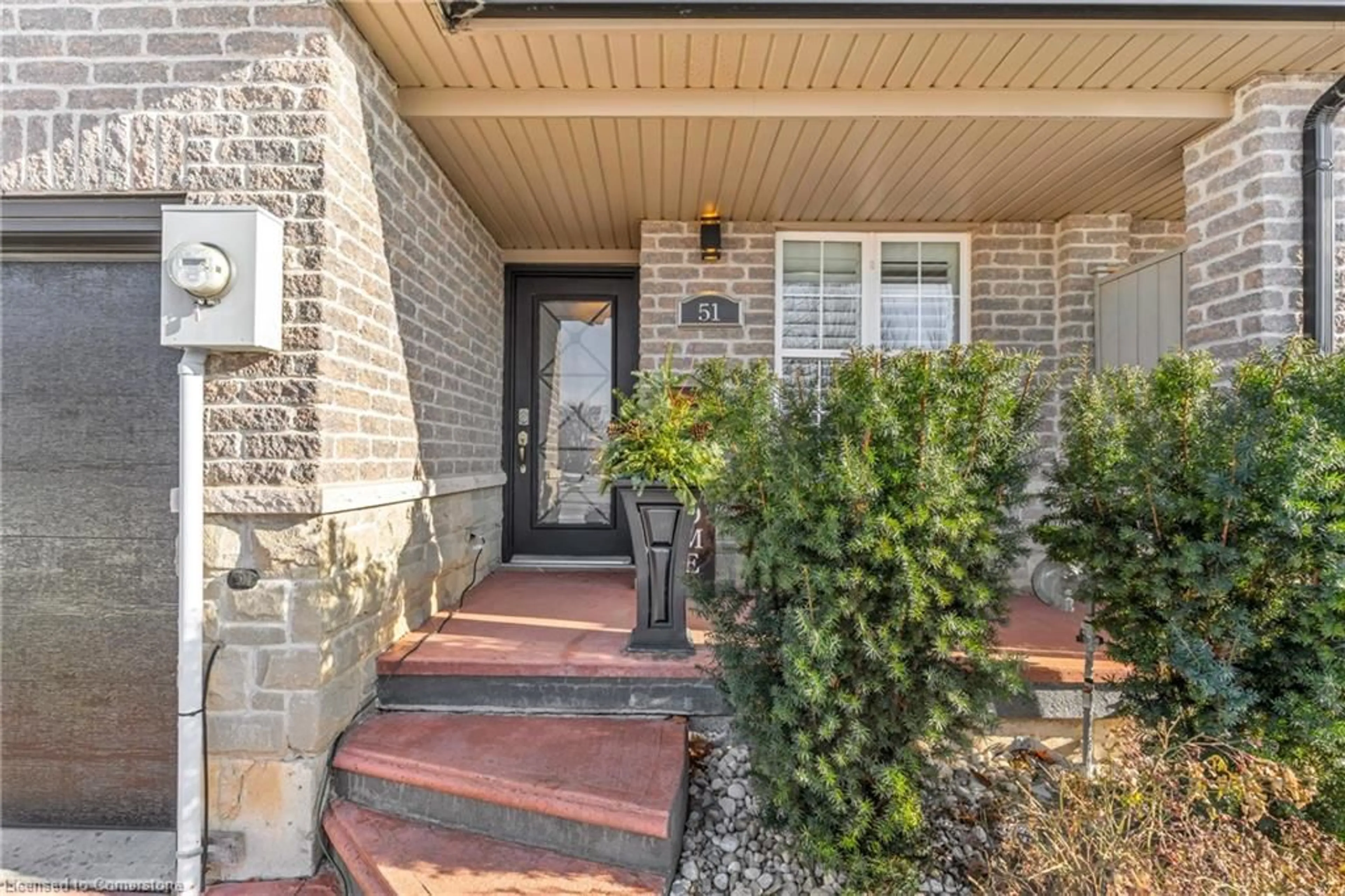 Indoor entryway for 51 Thames Way, Mount Hope Ontario L0R 1W0