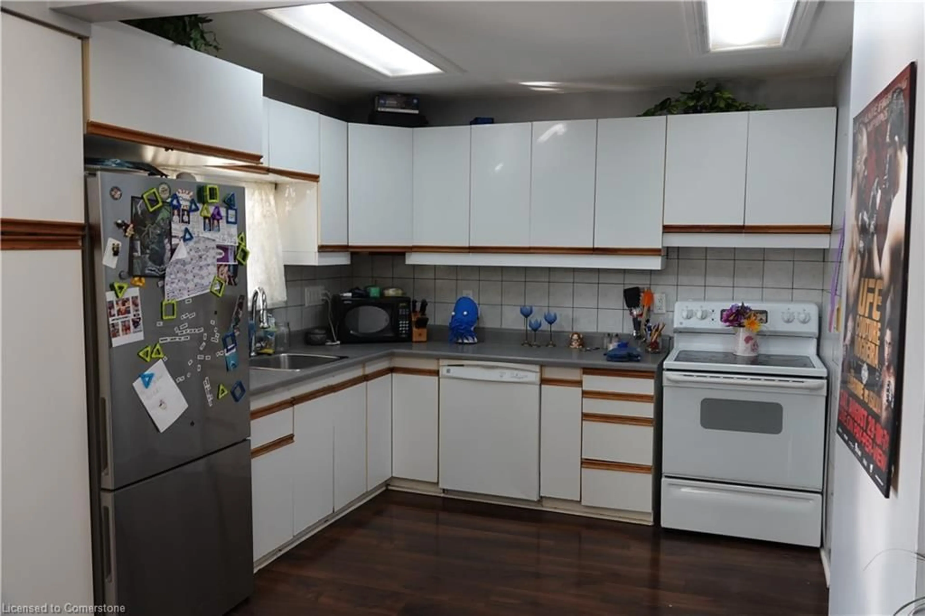 Standard kitchen, unknown for 58 Britannia Ave, Hamilton Ontario L8H 1W6