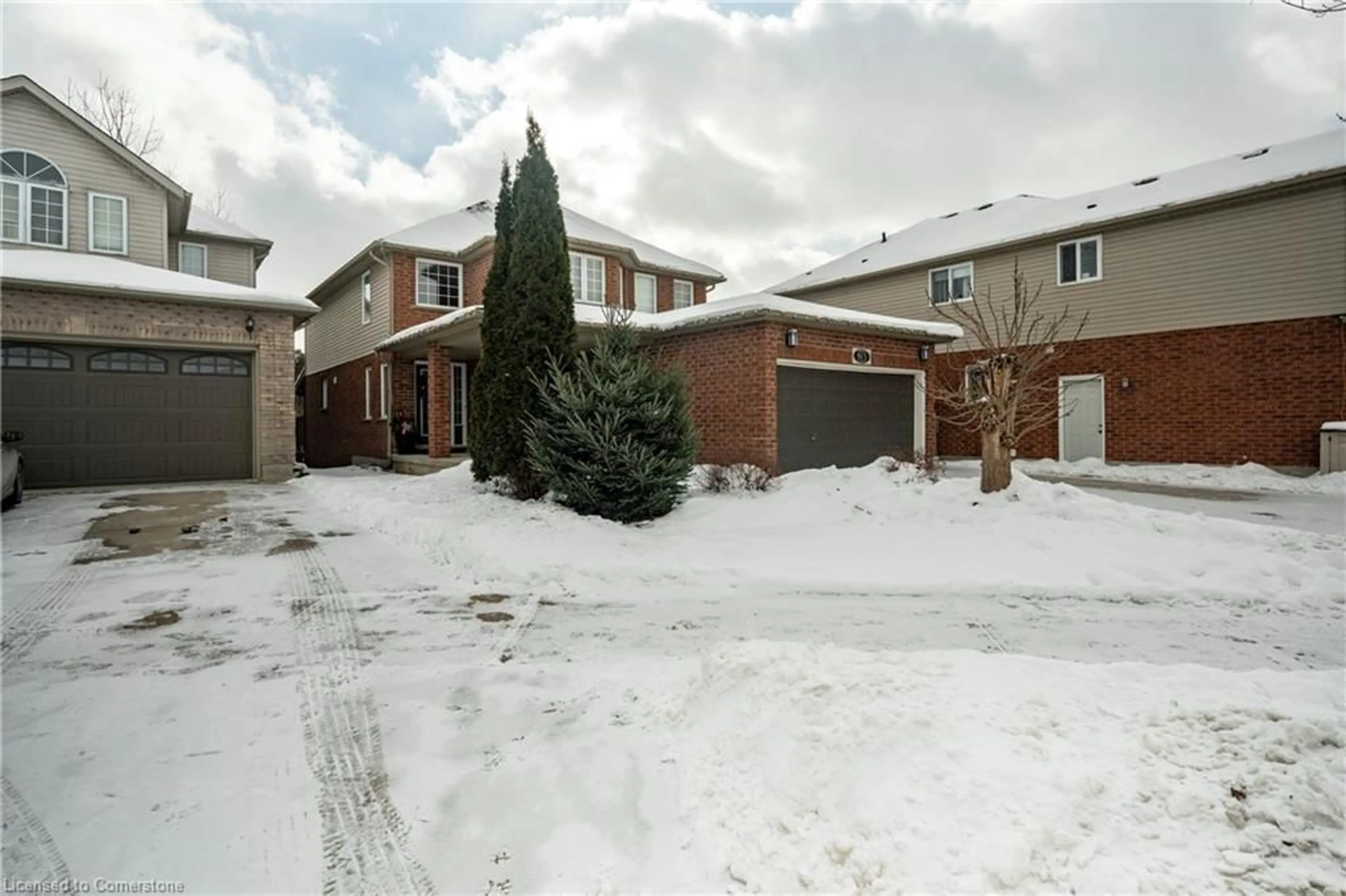 A pic from outside/outdoor area/front of a property/back of a property/a pic from drone, street for 913 Rush Meadow Crt, Kitchener Ontario N2R 1K9