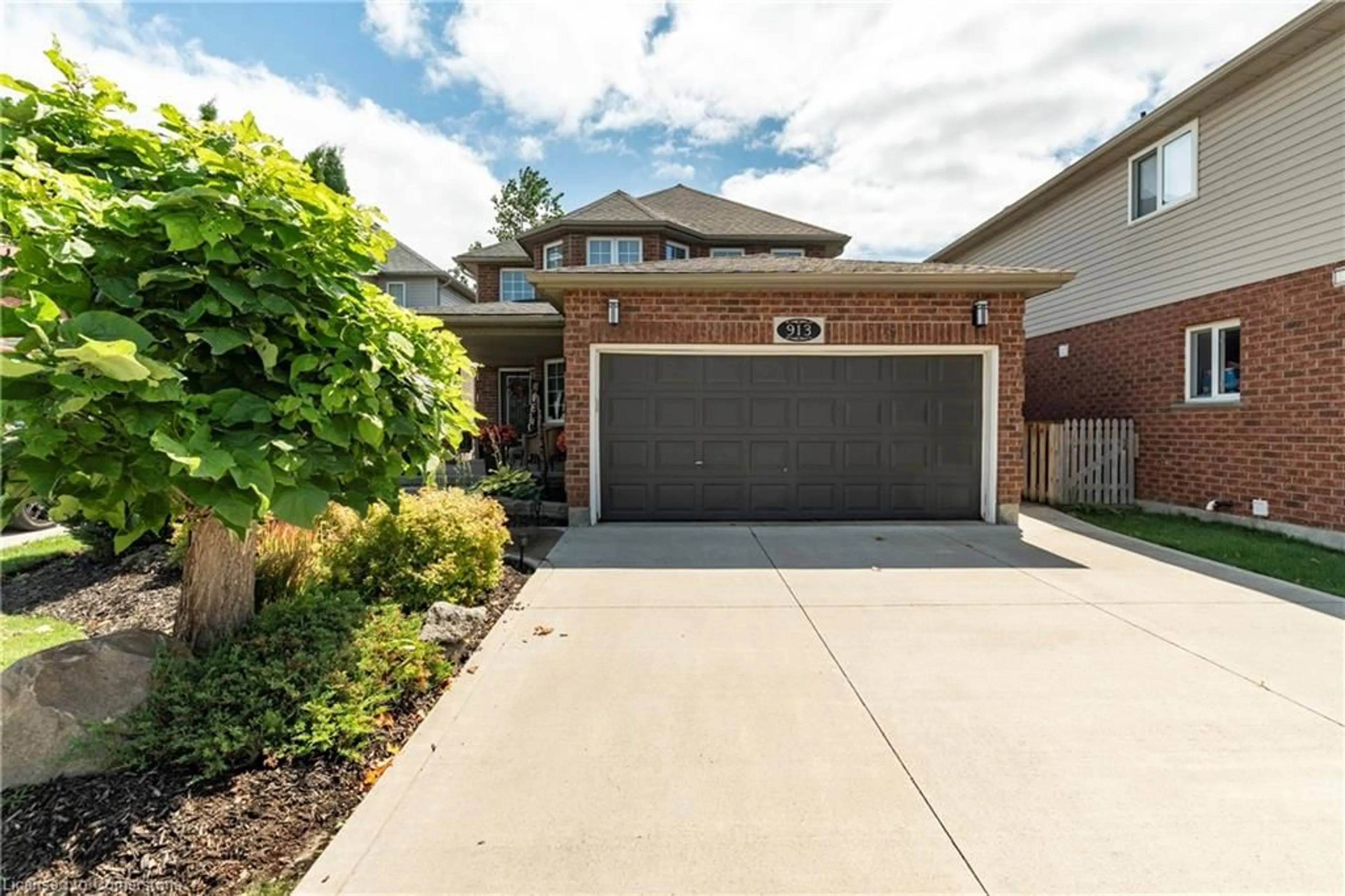 Home with brick exterior material, street for 913 Rush Meadow Crt, Kitchener Ontario N2R 1K9