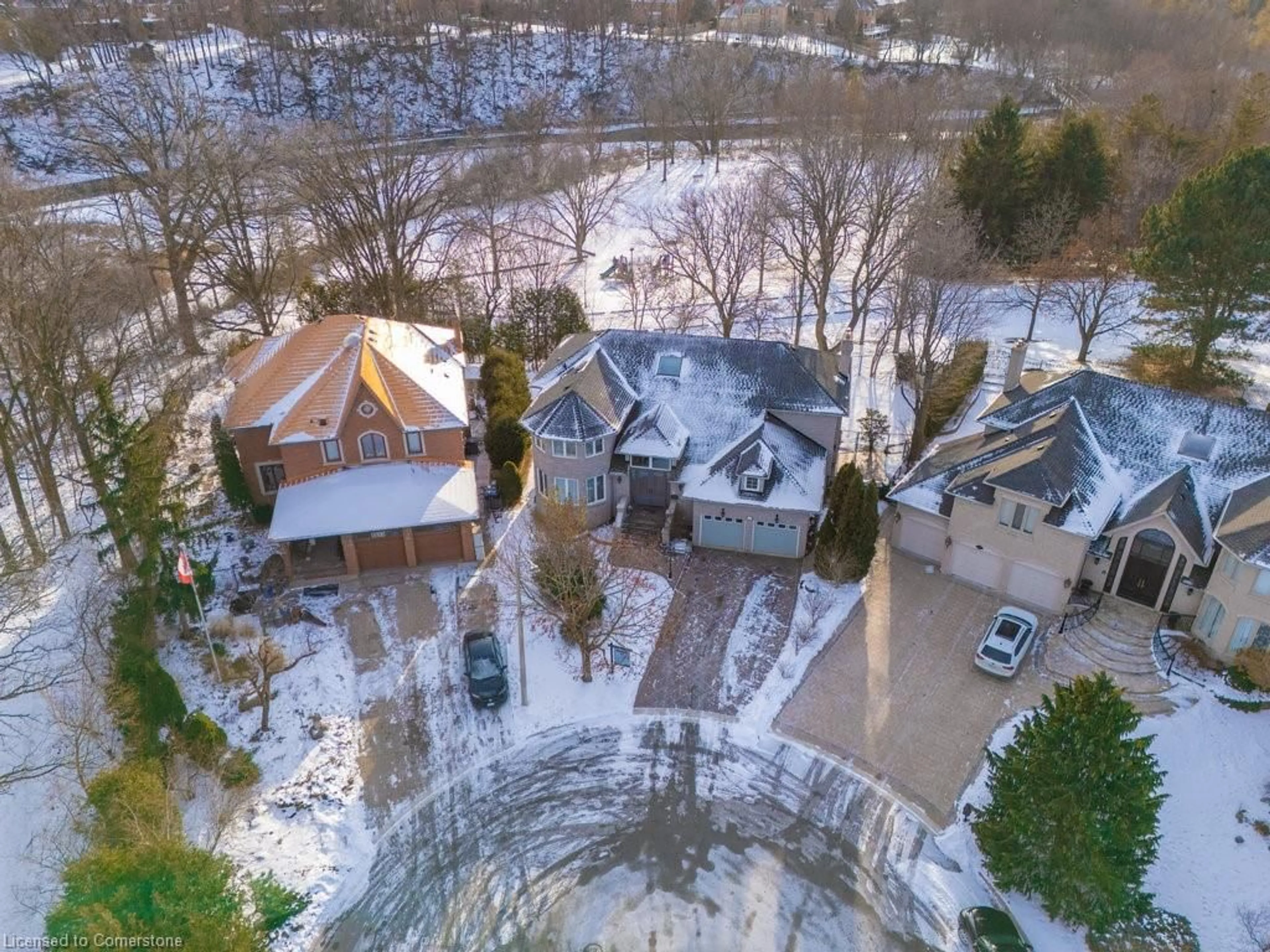 A pic from outside/outdoor area/front of a property/back of a property/a pic from drone, unknown for 1537 Velebit Crt, Mississauga Ontario L5N 6S6