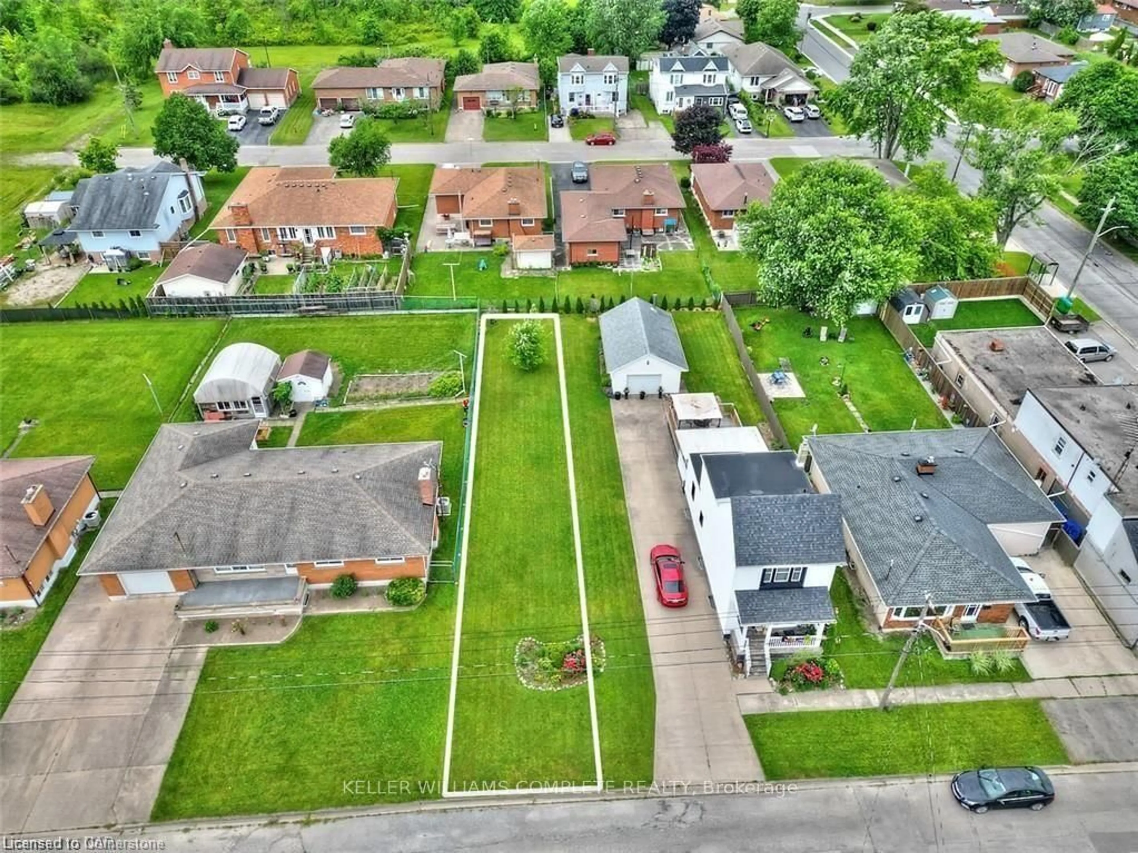 A pic from outside/outdoor area/front of a property/back of a property/a pic from drone, street for 314 Marshall Ave, Welland Ontario L3C 2N6