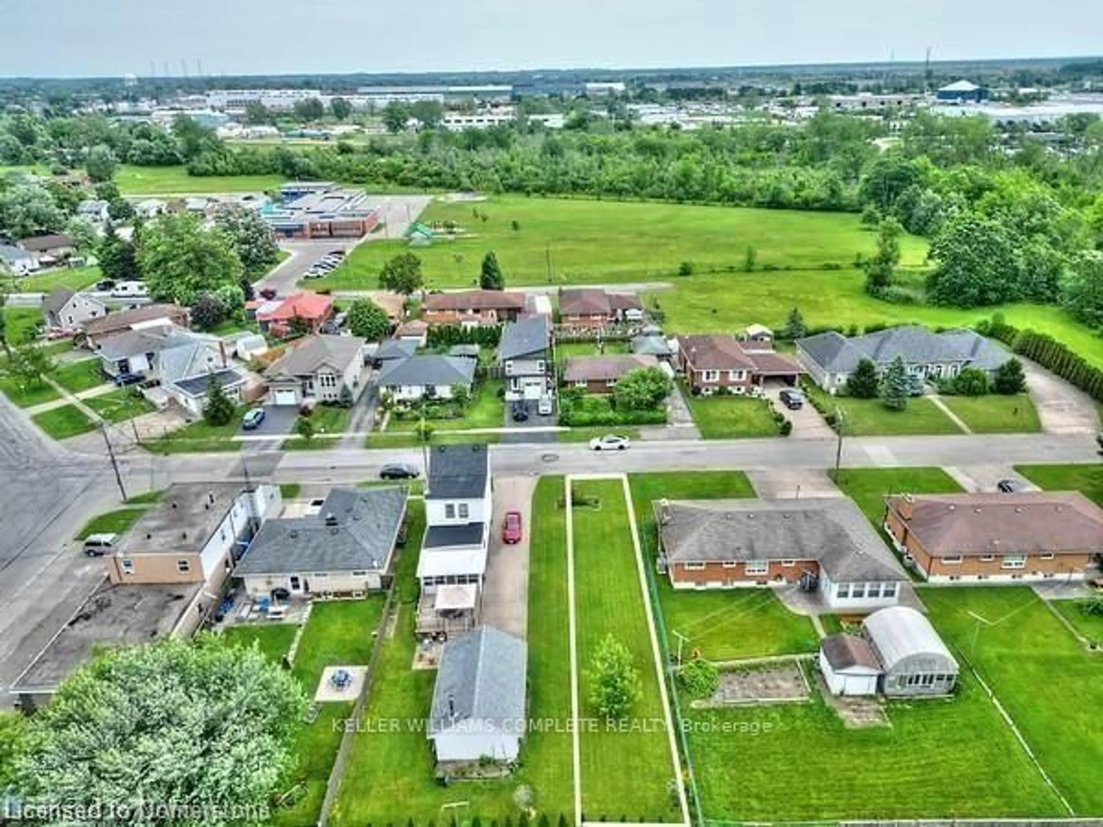 A pic from outside/outdoor area/front of a property/back of a property/a pic from drone, water/lake/river/ocean view for 314 Marshall Ave, Welland Ontario L3C 2N6