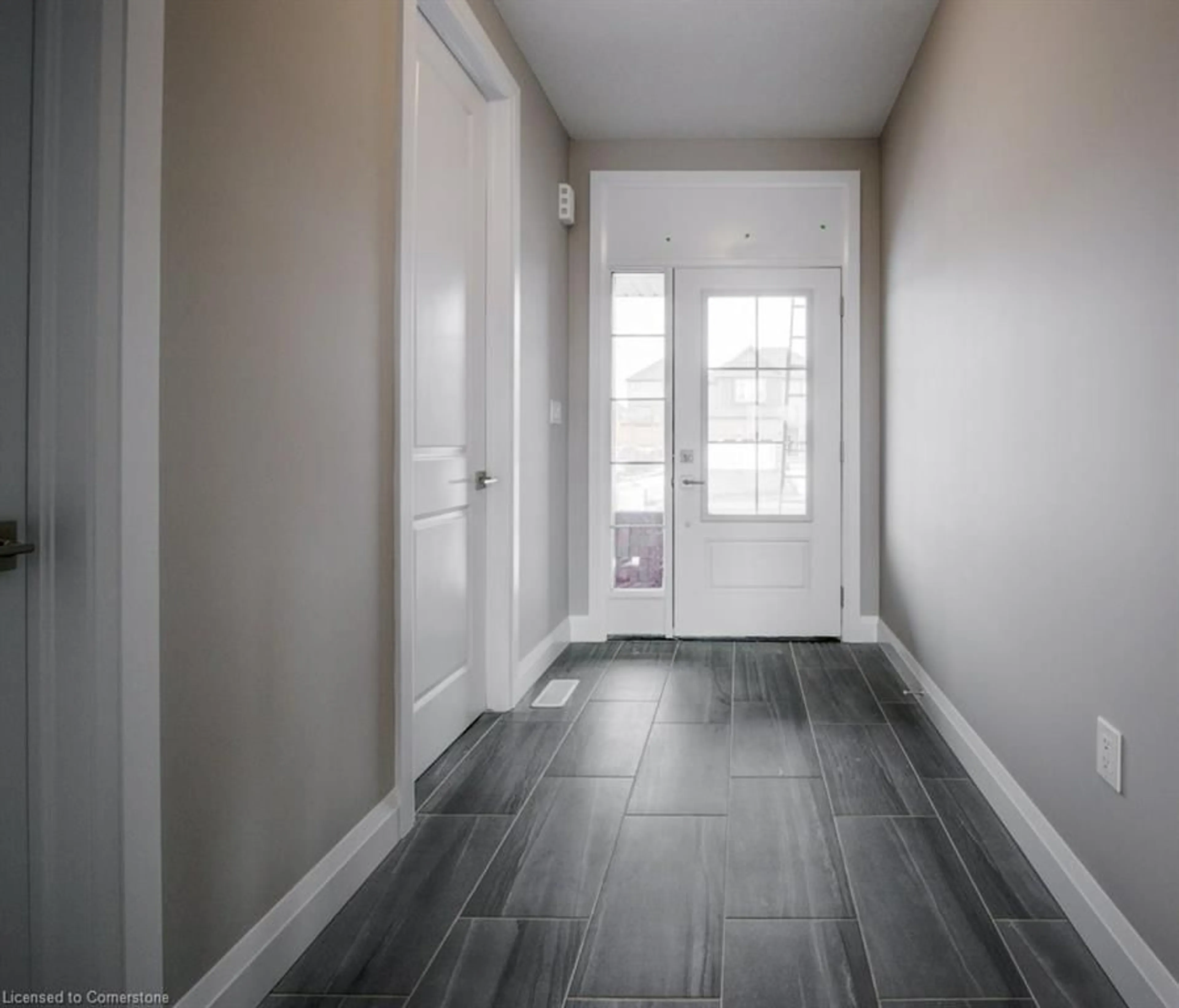 Indoor entryway for 179 Applewood St, Plattsville Ontario N0J 1S0