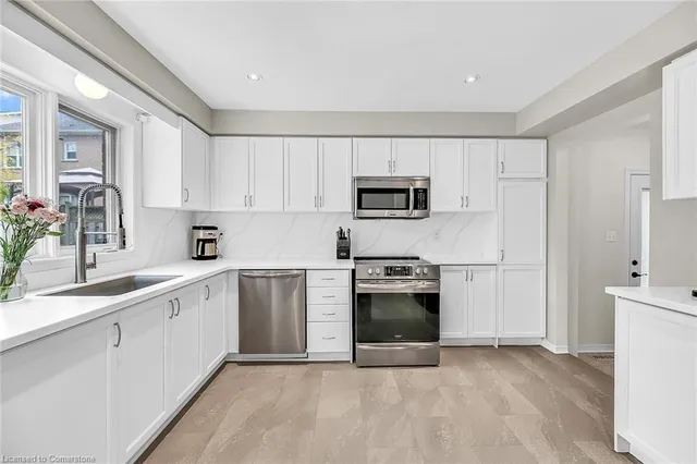 Additional property image - 200 Fellowes Cres