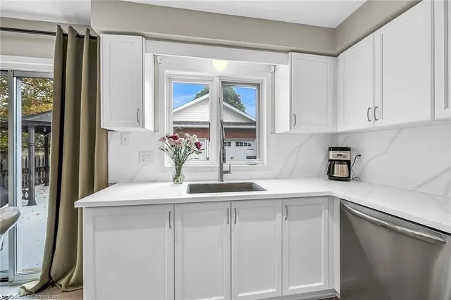 Additional property image - 200 Fellowes Cres