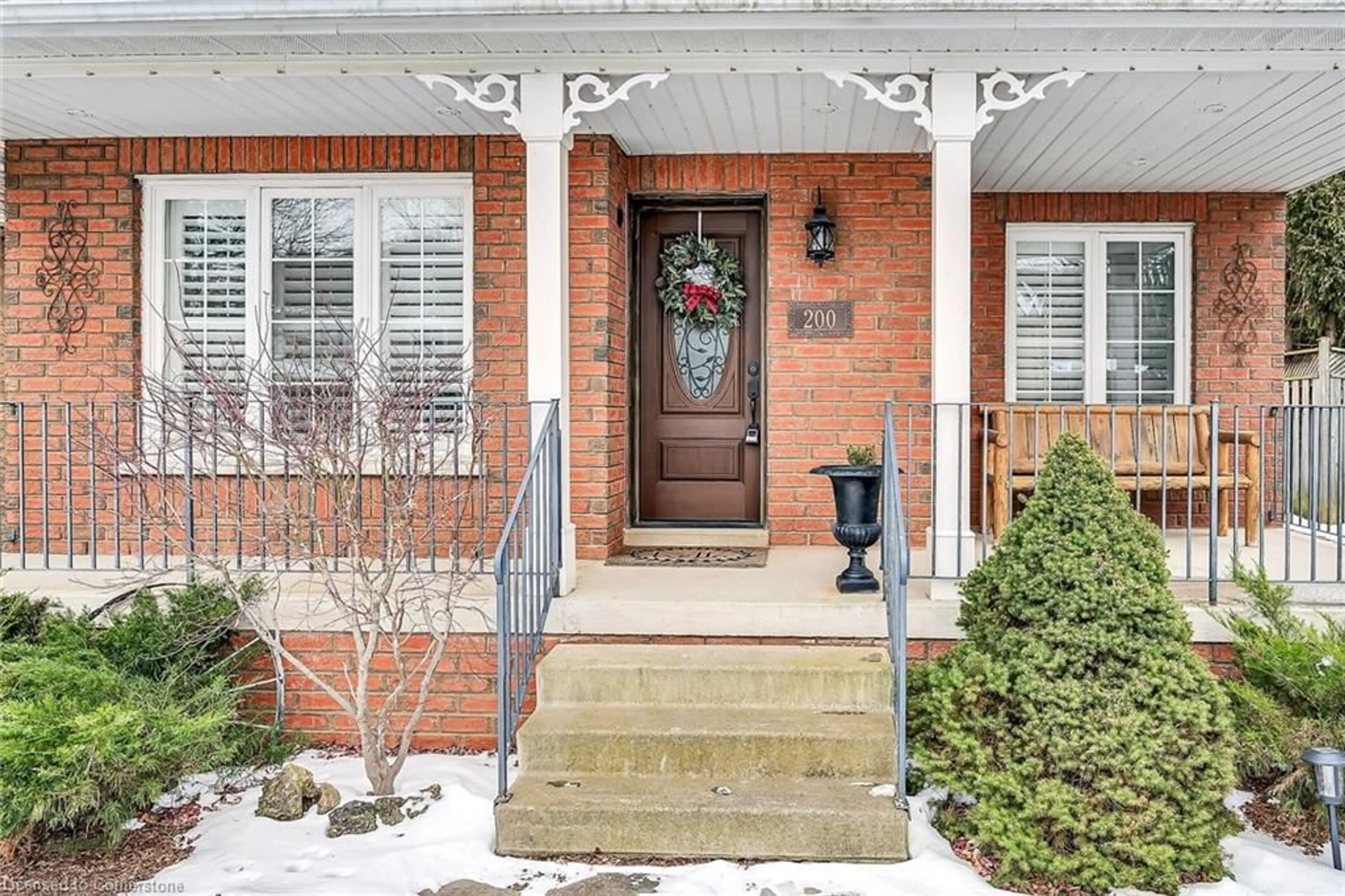 Indoor entryway for 200 Fellowes Cres, Waterdown Ontario L8B 0M9