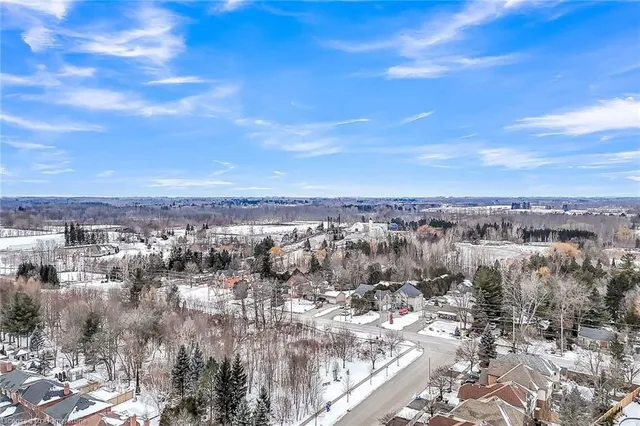 Additional property image - 200 Fellowes Cres