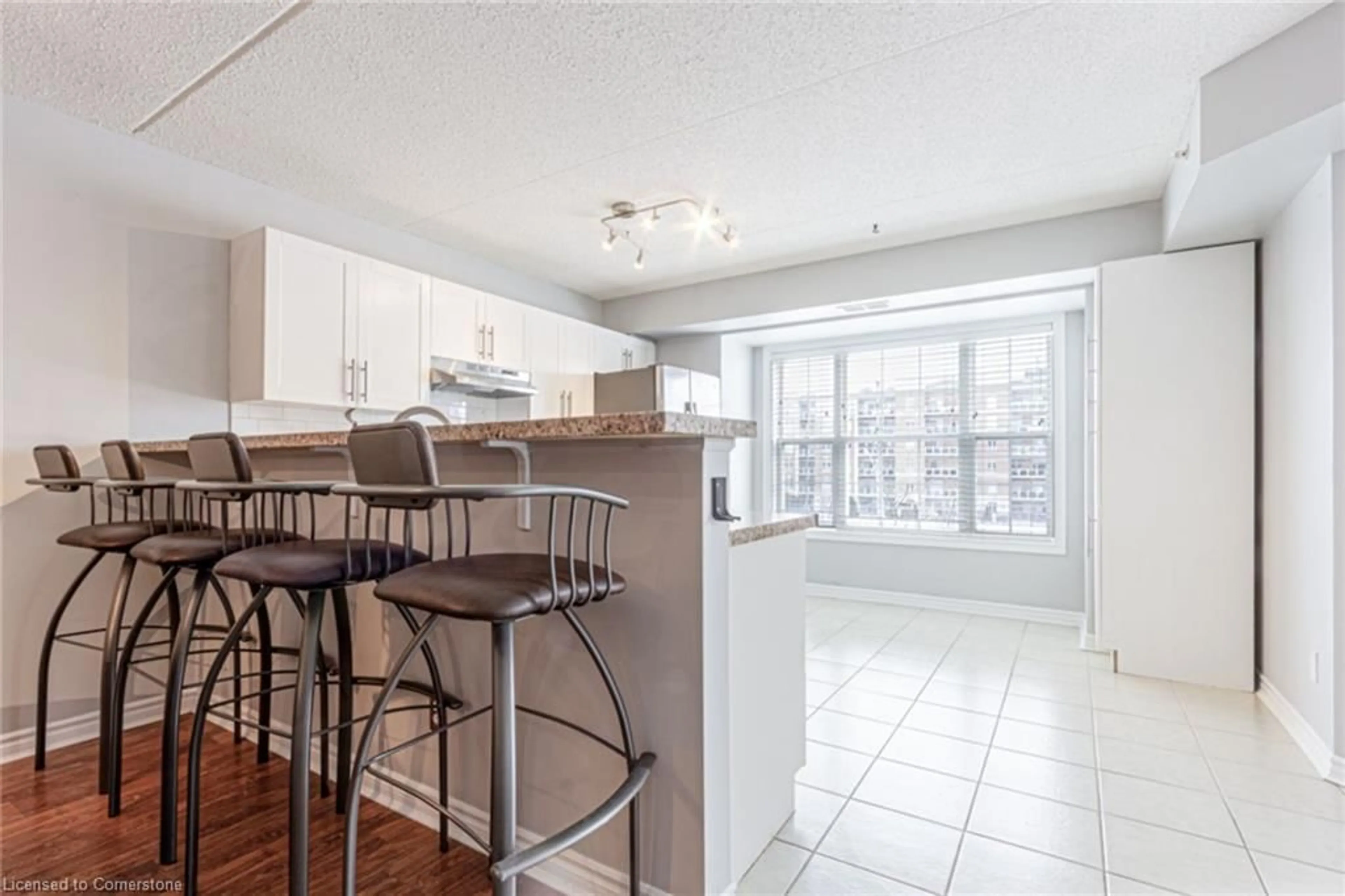 Open concept kitchen, ceramic/tile floor for 2055 Appleby Line #311, Burlington Ontario L7L 7H1