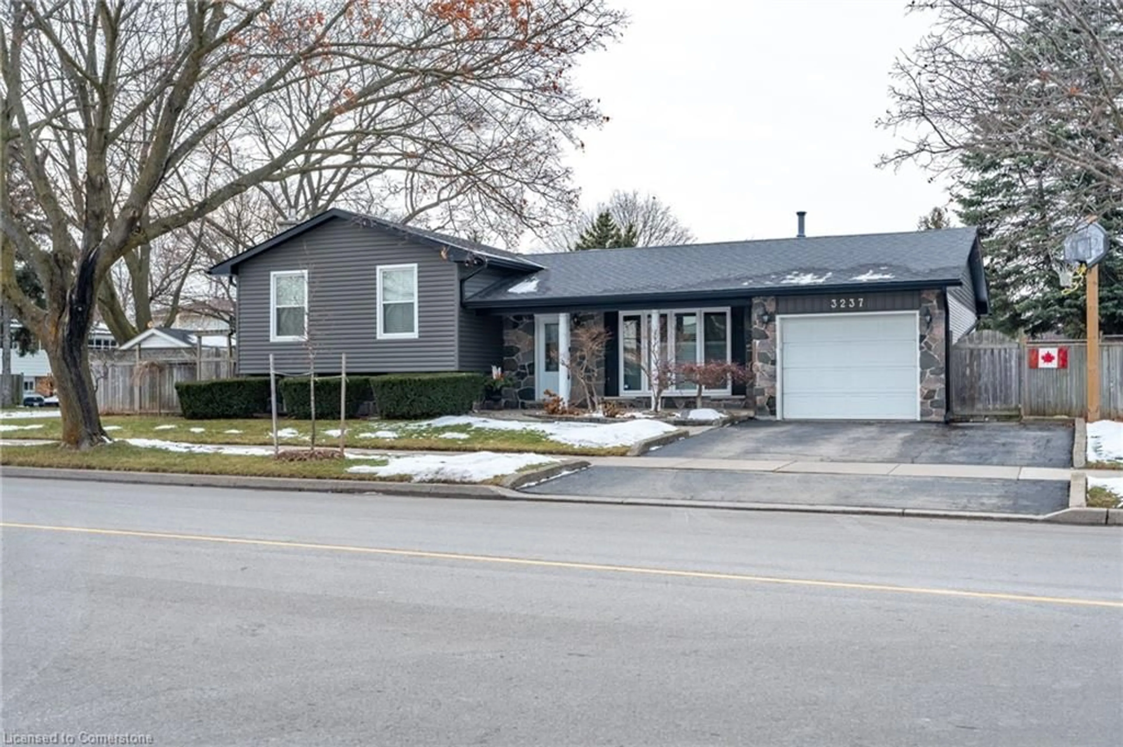 Home with brick exterior material, street for 3237 Woodward Ave, Burlington Ontario L7N 2M6