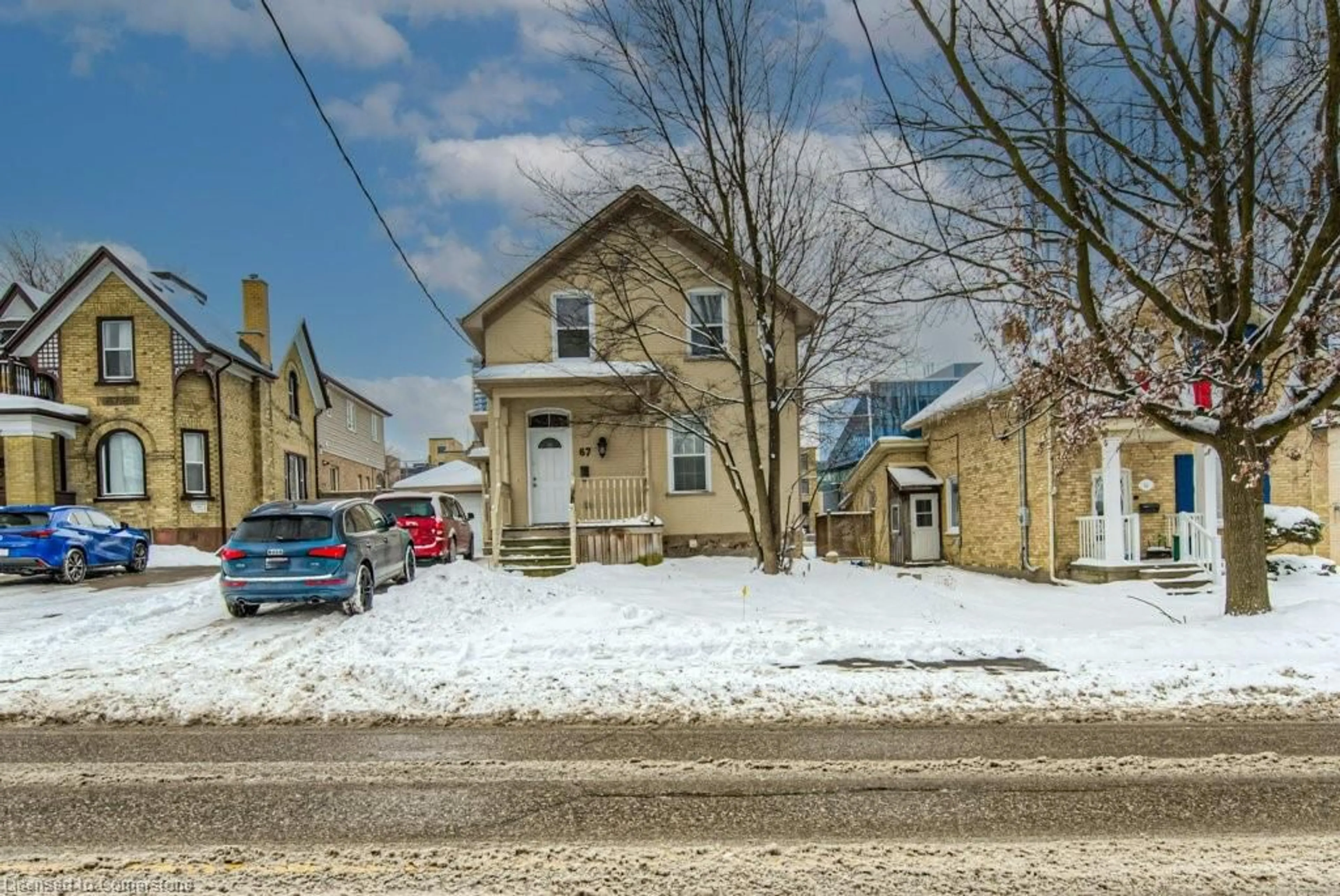 A pic from outside/outdoor area/front of a property/back of a property/a pic from drone, street for 67 Wellington St, Kitchener Ontario N2H 5J5