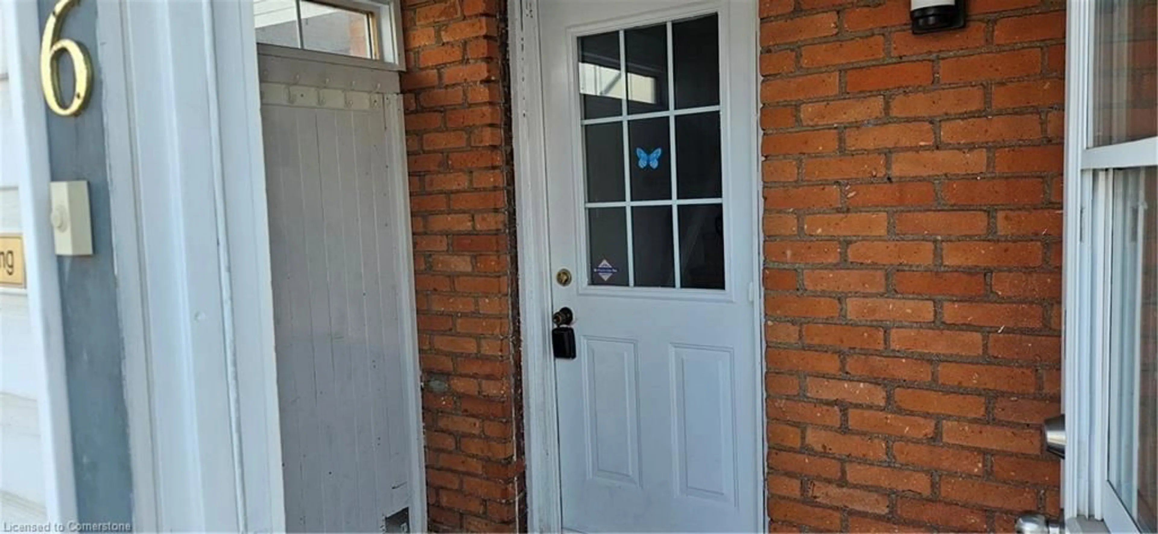 Indoor entryway for 106 Frederick Ave, Hamilton Ontario L8H 4K8