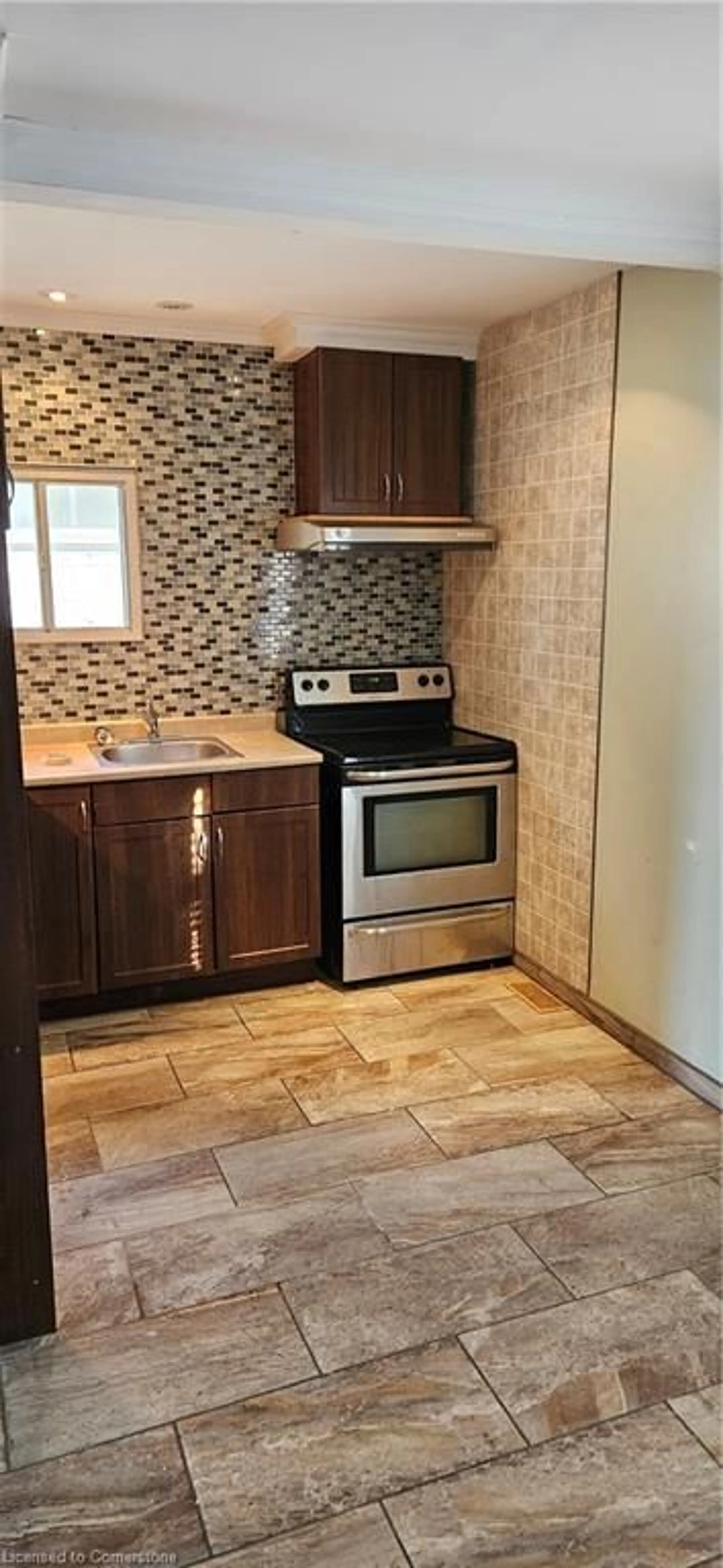 Standard kitchen, ceramic/tile floor for 106 Frederick Ave, Hamilton Ontario L8H 4K8