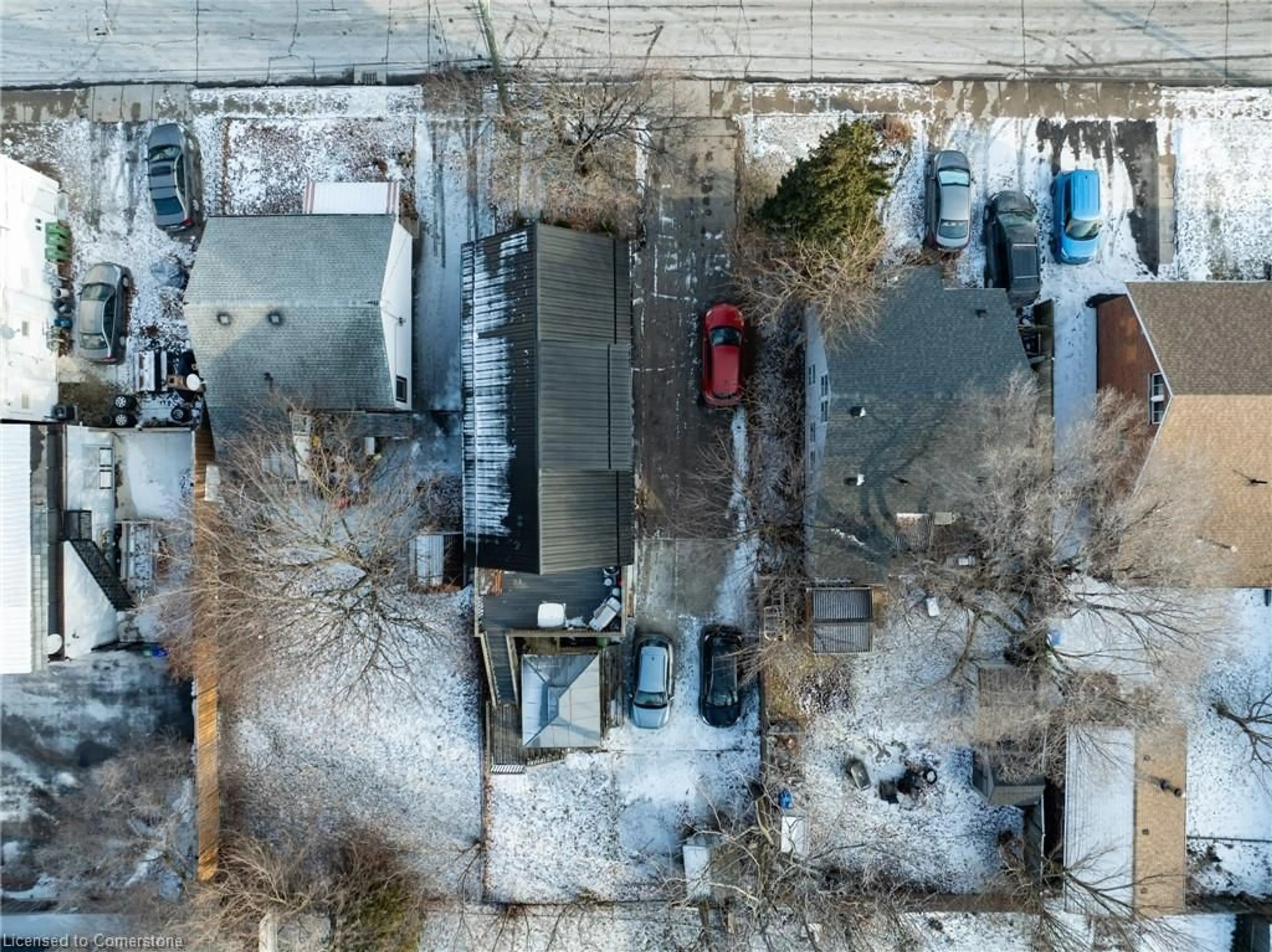 A pic from outside/outdoor area/front of a property/back of a property/a pic from drone, street for 6 East 32nd St, Hamilton Ontario L8V 3R6