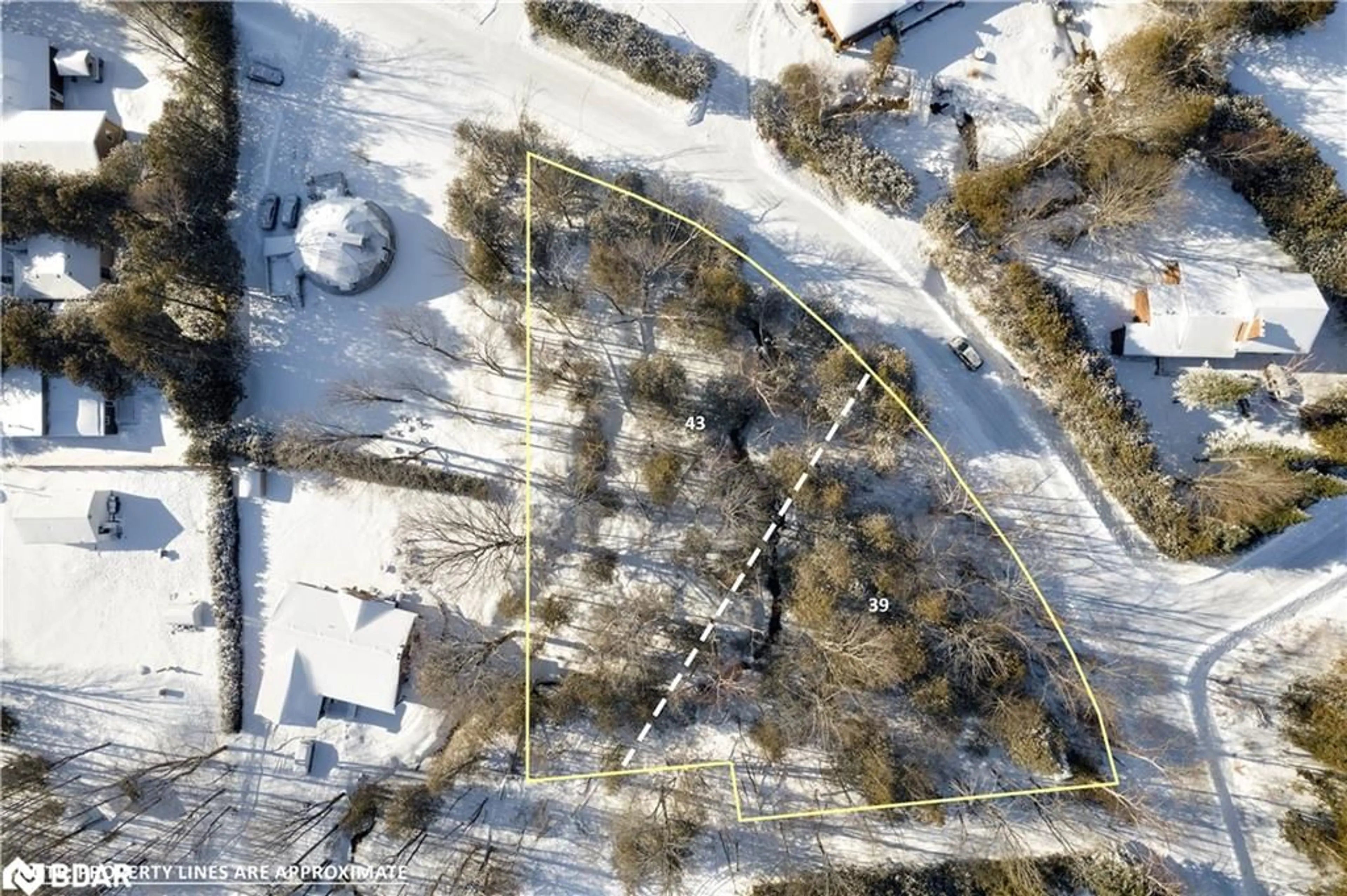 A pic from outside/outdoor area/front of a property/back of a property/a pic from drone, street for 39 & 43 Campbell Ave, Oro-Medonte Ontario L0L 1T0