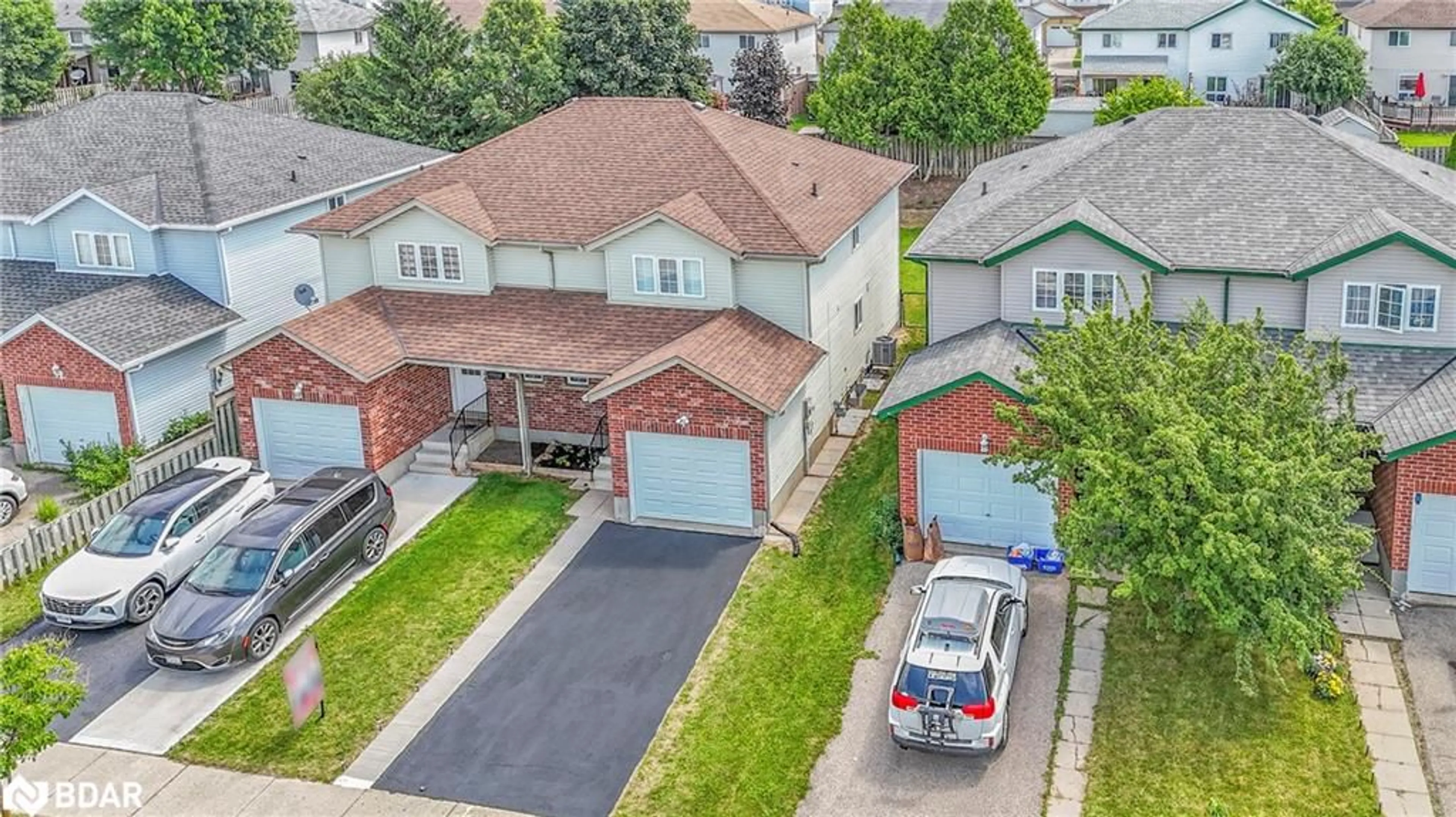 A pic from outside/outdoor area/front of a property/back of a property/a pic from drone, street for 133 Highbrook St, Kitchener Ontario N2E 3P4