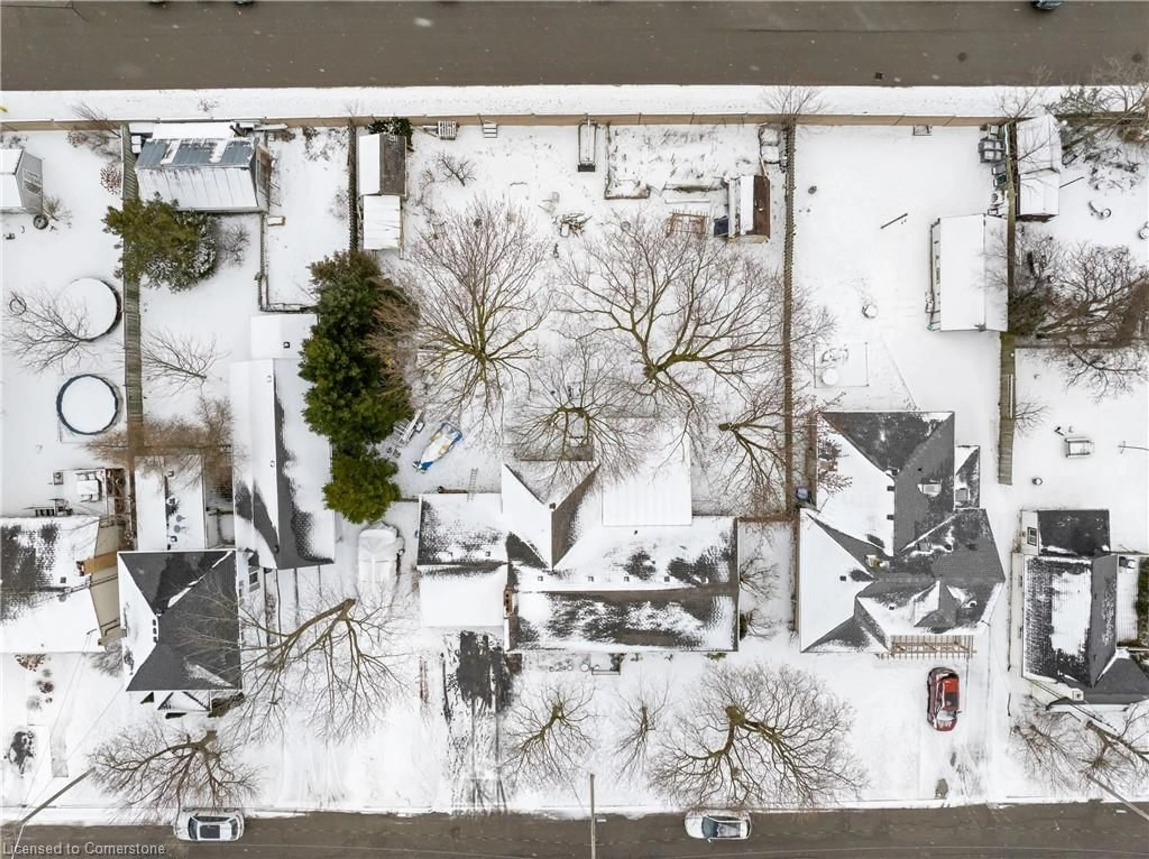 A pic from outside/outdoor area/front of a property/back of a property/a pic from drone, street for 134 Dufferin St, Smithville Ontario L0R 2A0